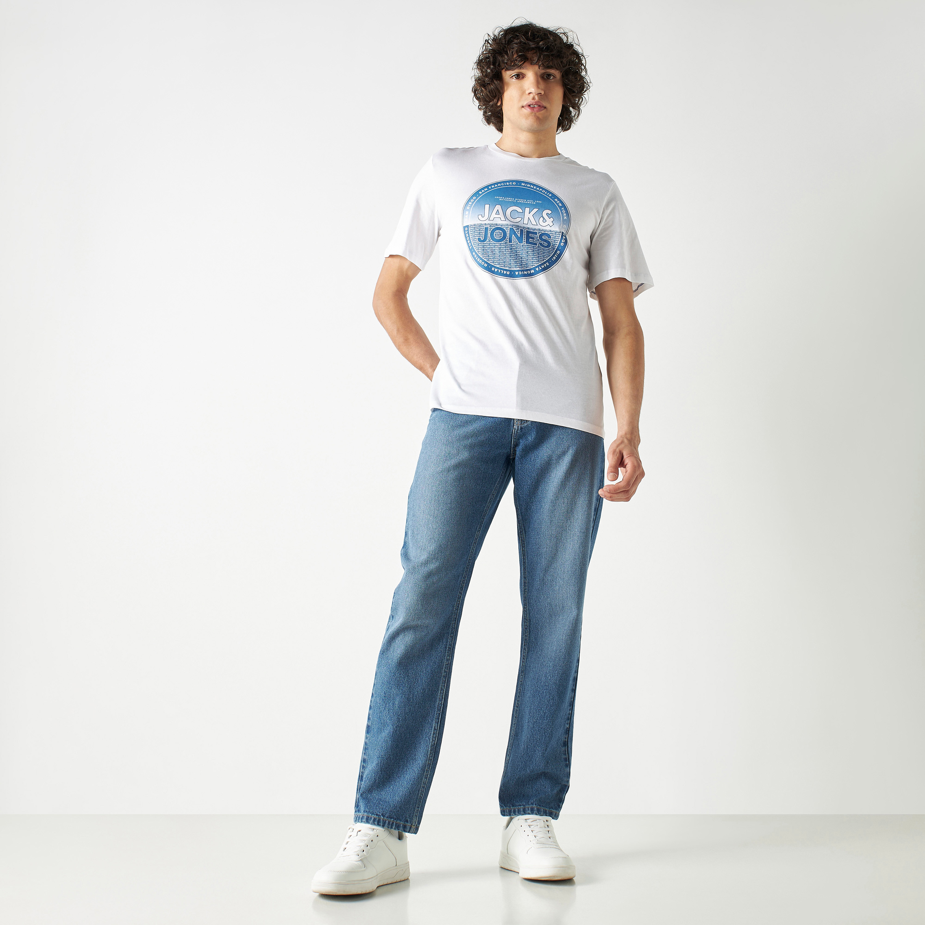 تي شيرت من جاك آند جونز مع شعار بأكمام قصيرة و ياقة مستديرة-men-clothing-tshirtsandpolos-tshirts-image-14