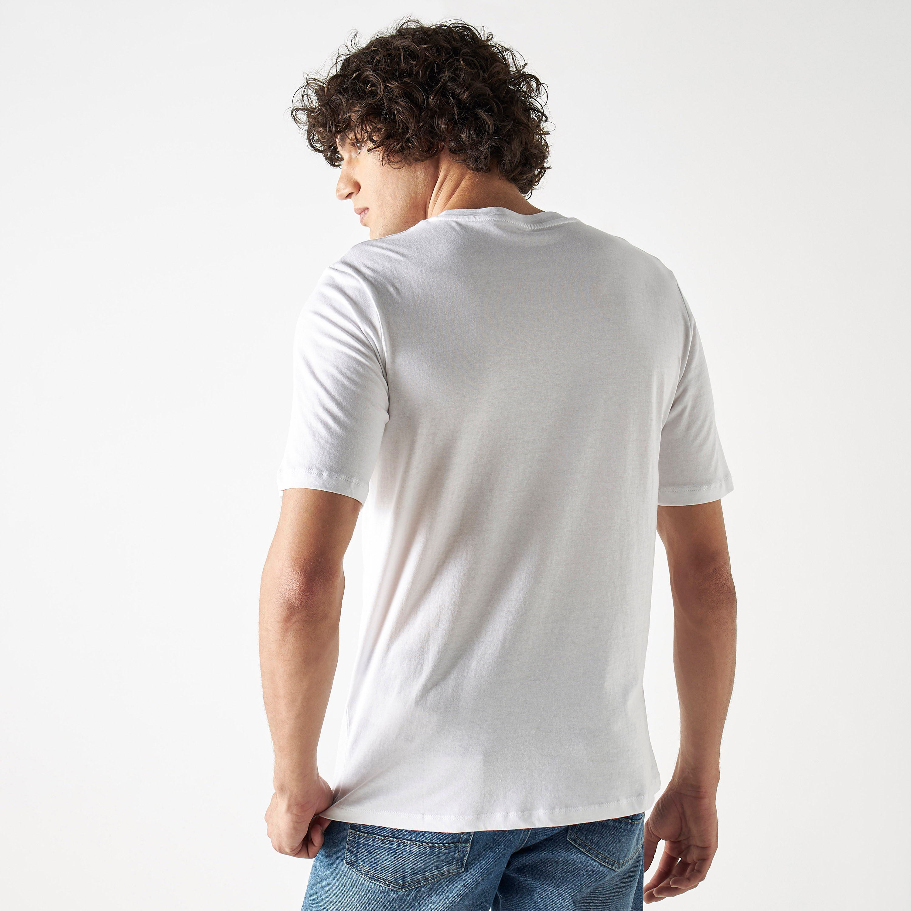 تي شيرت من جاك آند جونز مع شعار بأكمام قصيرة و ياقة مستديرة-men-clothing-tshirtsandpolos-tshirts-image-15