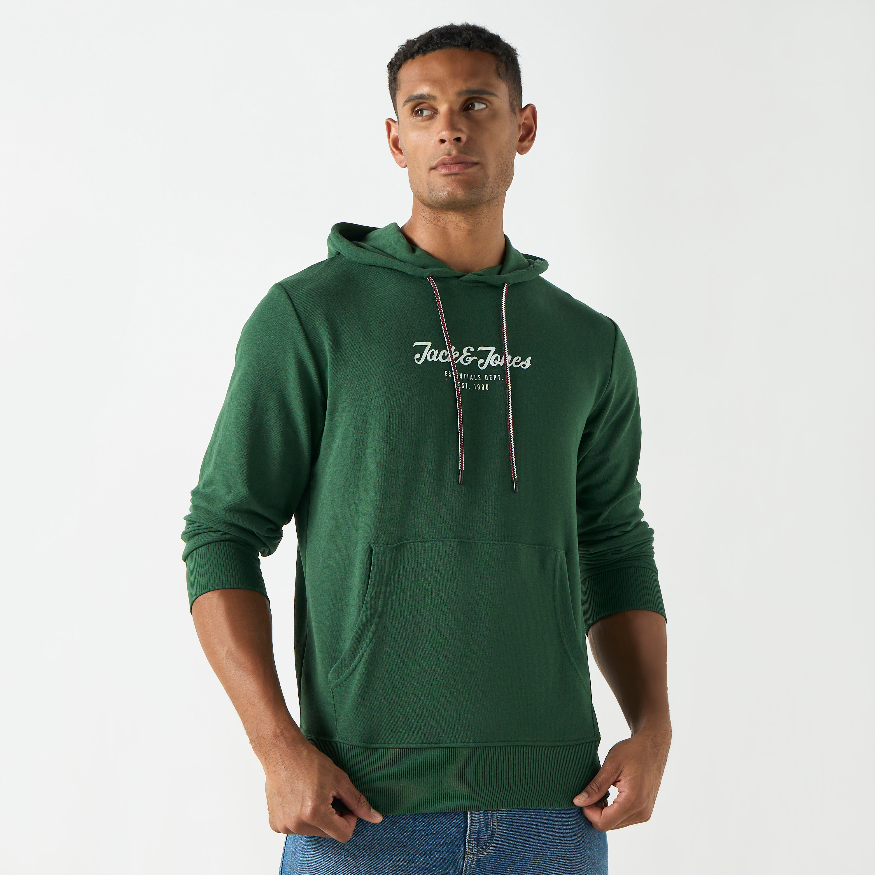 هودي بشعار من جاك آند جونز مع جيب كانغارو-men-winterwear-hoodiesandsweatshirts-image-1