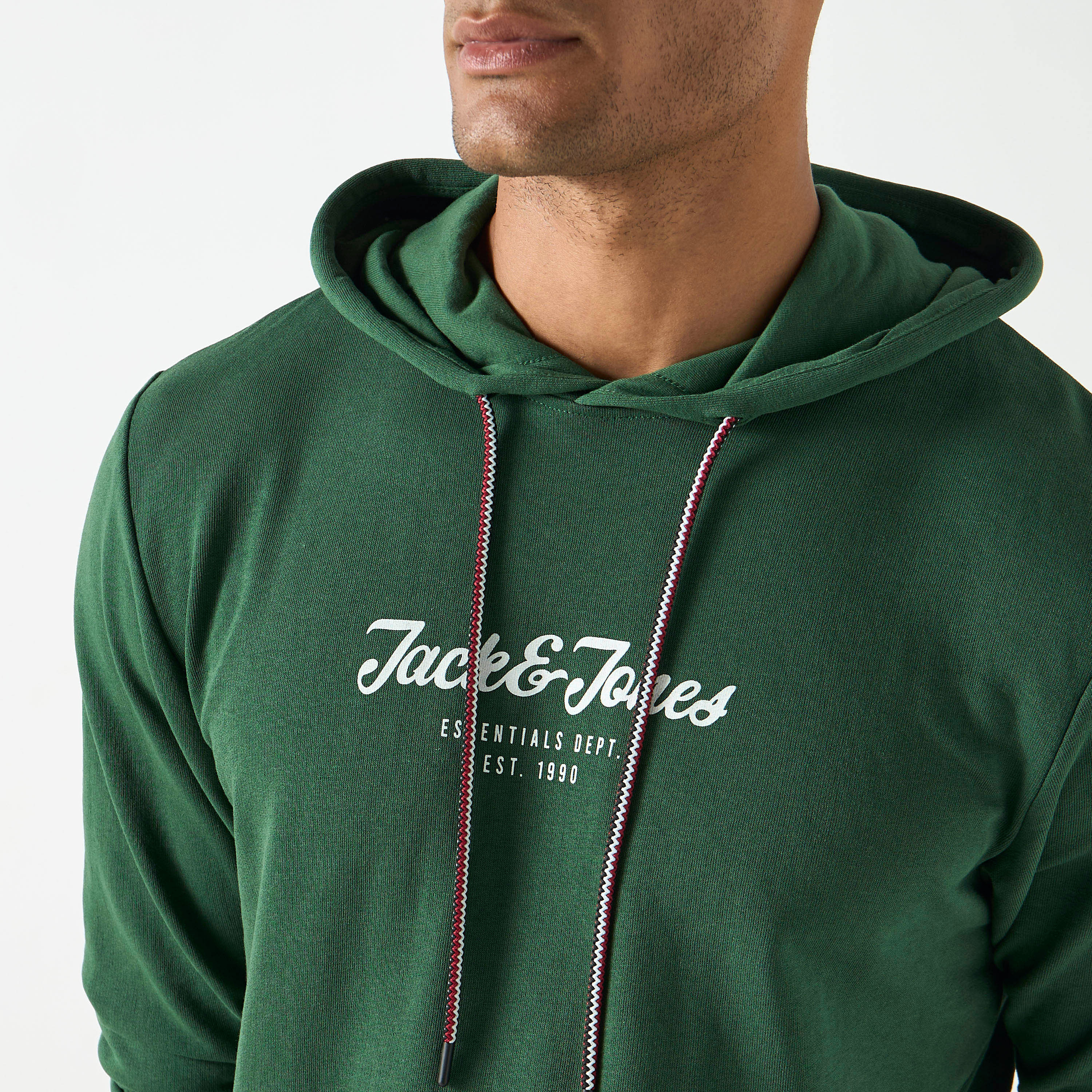 هودي بشعار من جاك آند جونز مع جيب كانغارو-men-winterwear-hoodiesandsweatshirts-image-4