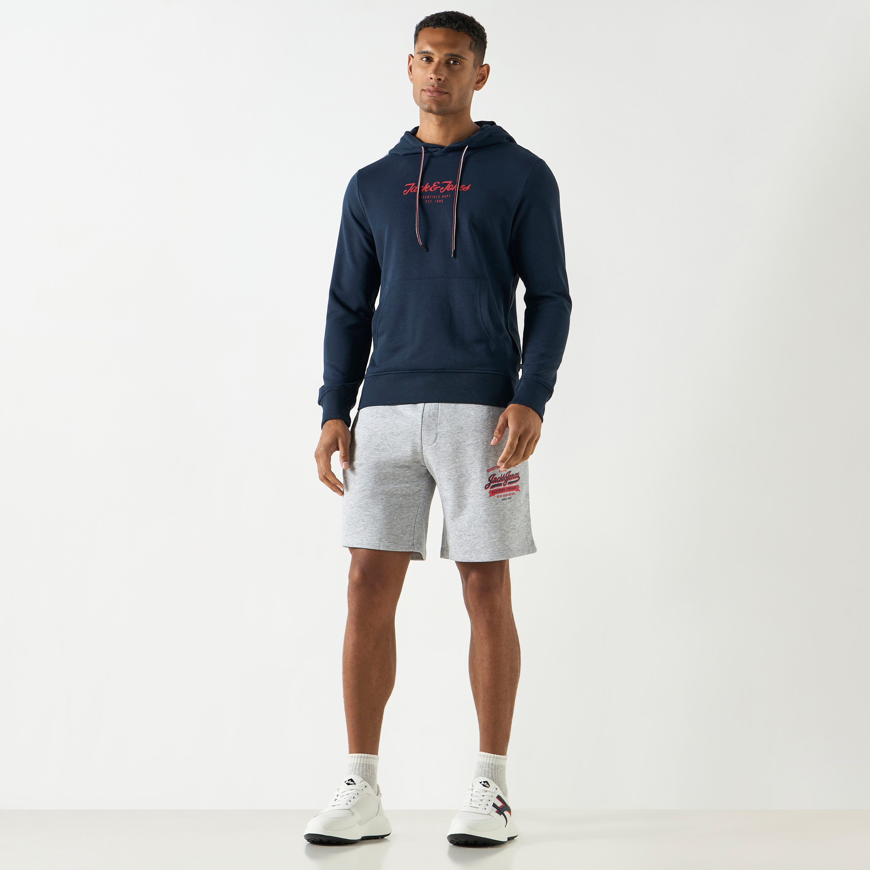 هودي بشعار من جاك آند جونز مع جيب كانغارو-men-winterwear-hoodiesandsweatshirts-image-6