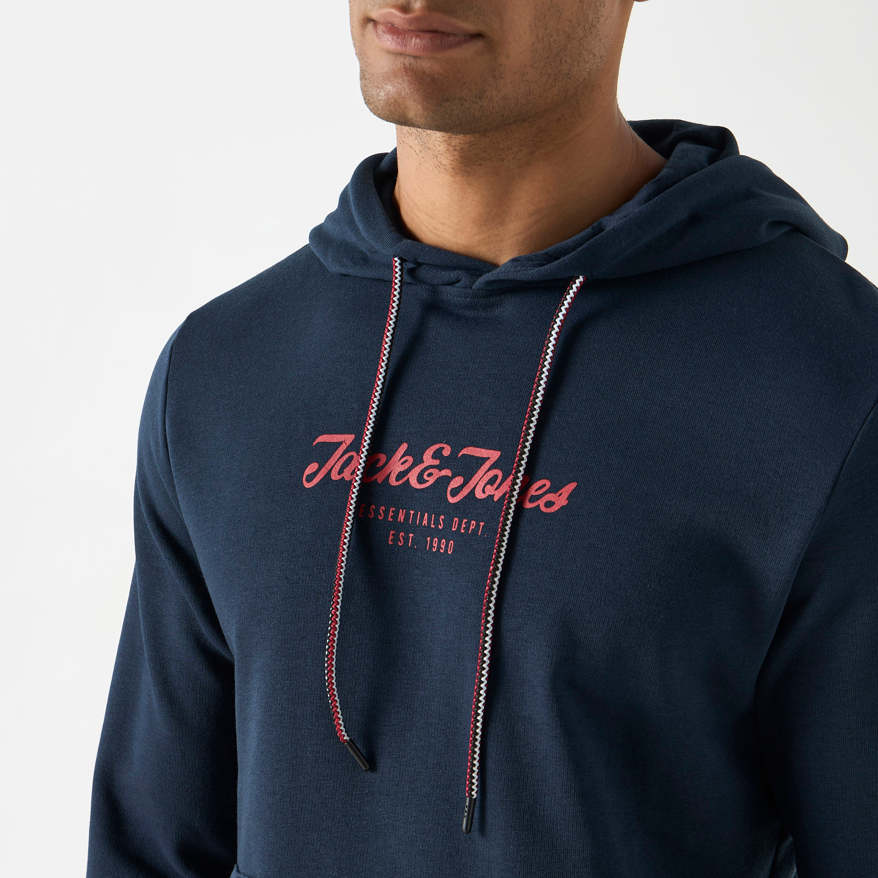 هودي بشعار من جاك آند جونز مع جيب كانغارو-men-winterwear-hoodiesandsweatshirts-image-8