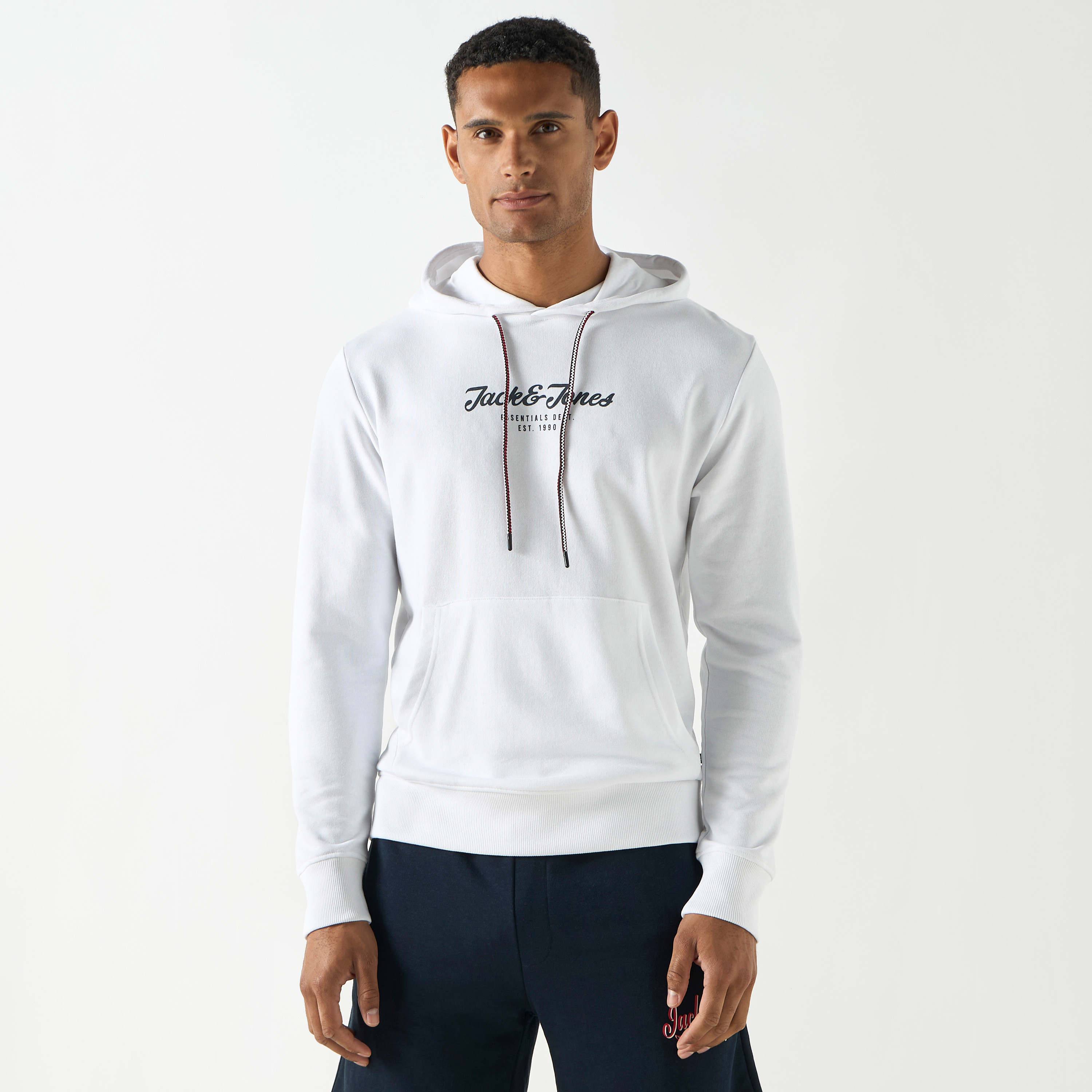 هودي بشعار من جاك آند جونز مع جيب كانغارو-men-winterwear-hoodiesandsweatshirts-image-9