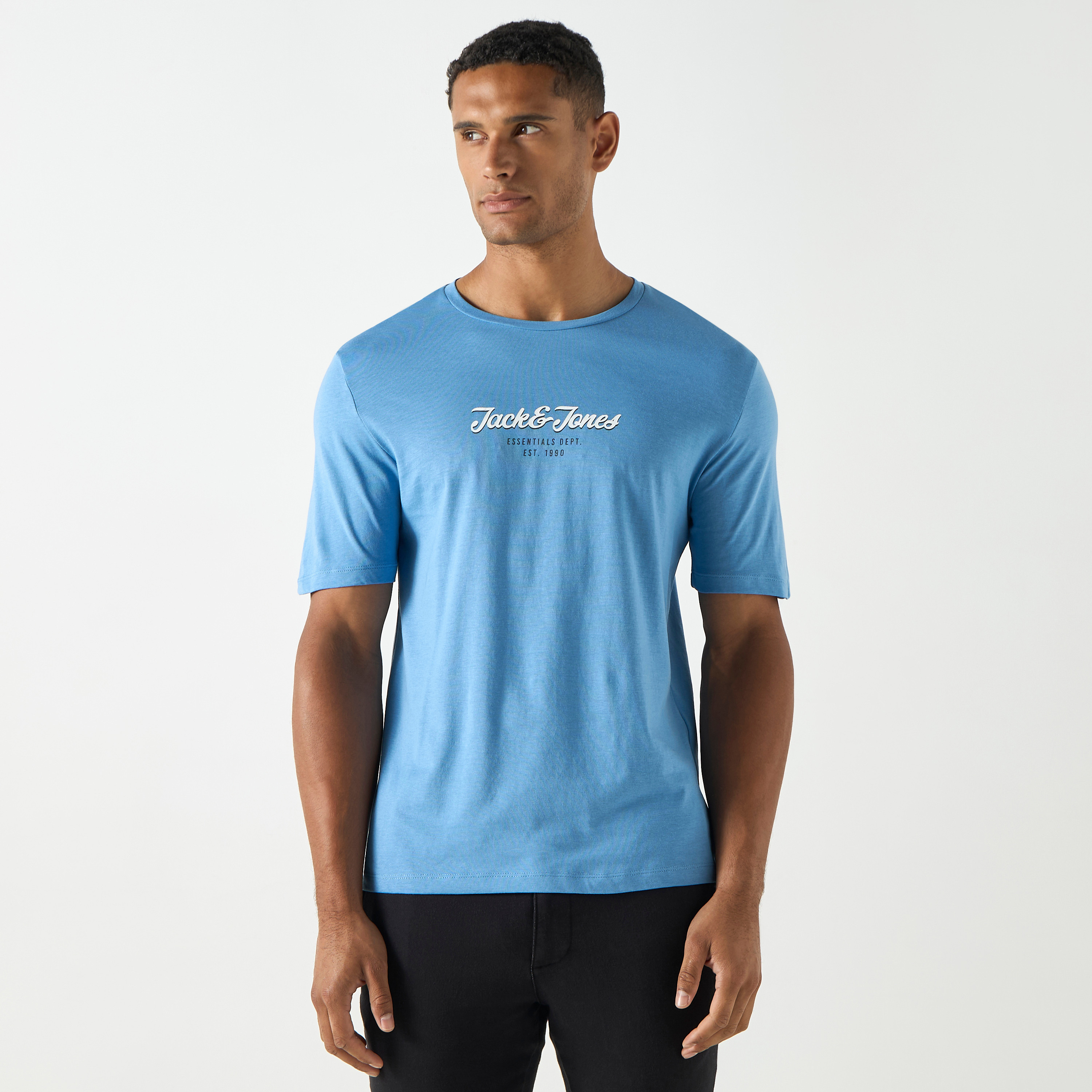 تي شيرت من جاك آند جونز مع شعار بأكمام قصيرة و ياقة مستديرة-men-clothing-tshirtsandpolos-tshirts-image-9
