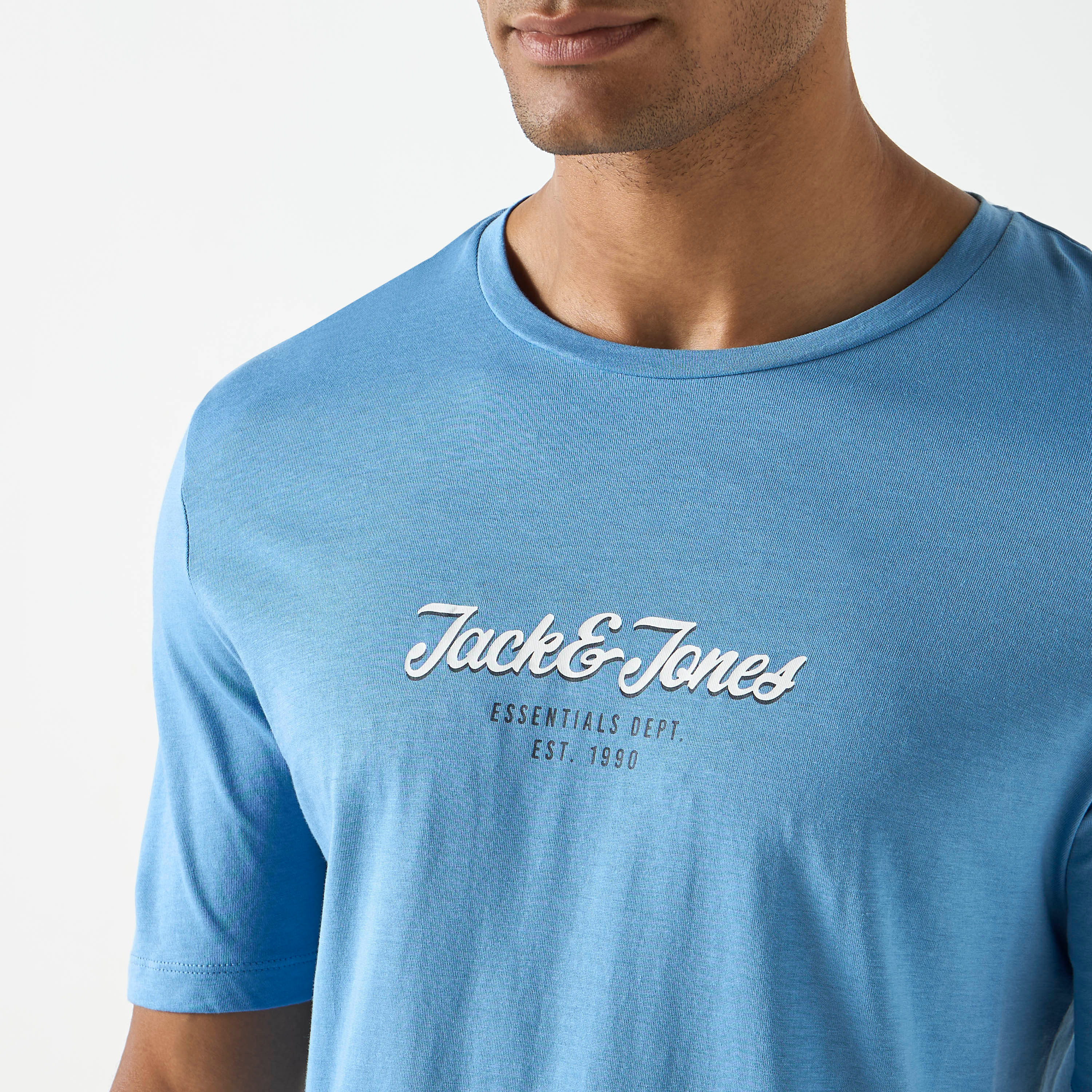 تي شيرت من جاك آند جونز مع شعار بأكمام قصيرة و ياقة مستديرة-men-clothing-tshirtsandpolos-tshirts-image-12