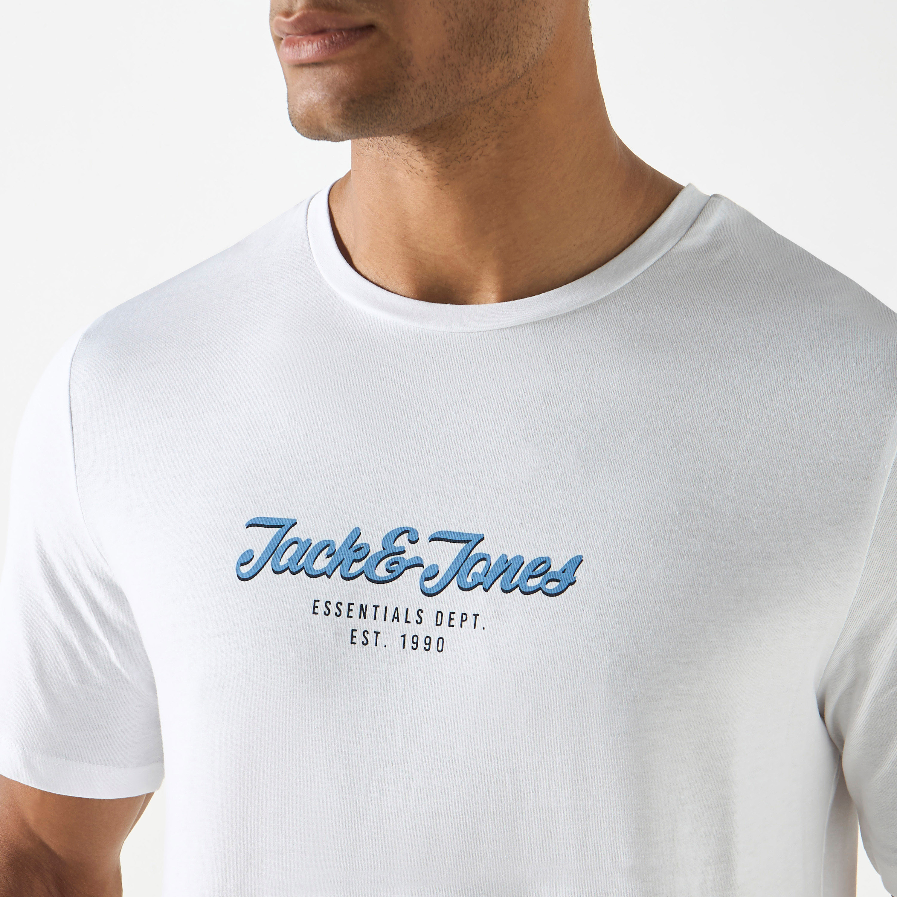 تي شيرت من جاك آند جونز مع شعار بأكمام قصيرة و ياقة مستديرة-men-clothing-tshirtsandpolos-tshirts-image-16