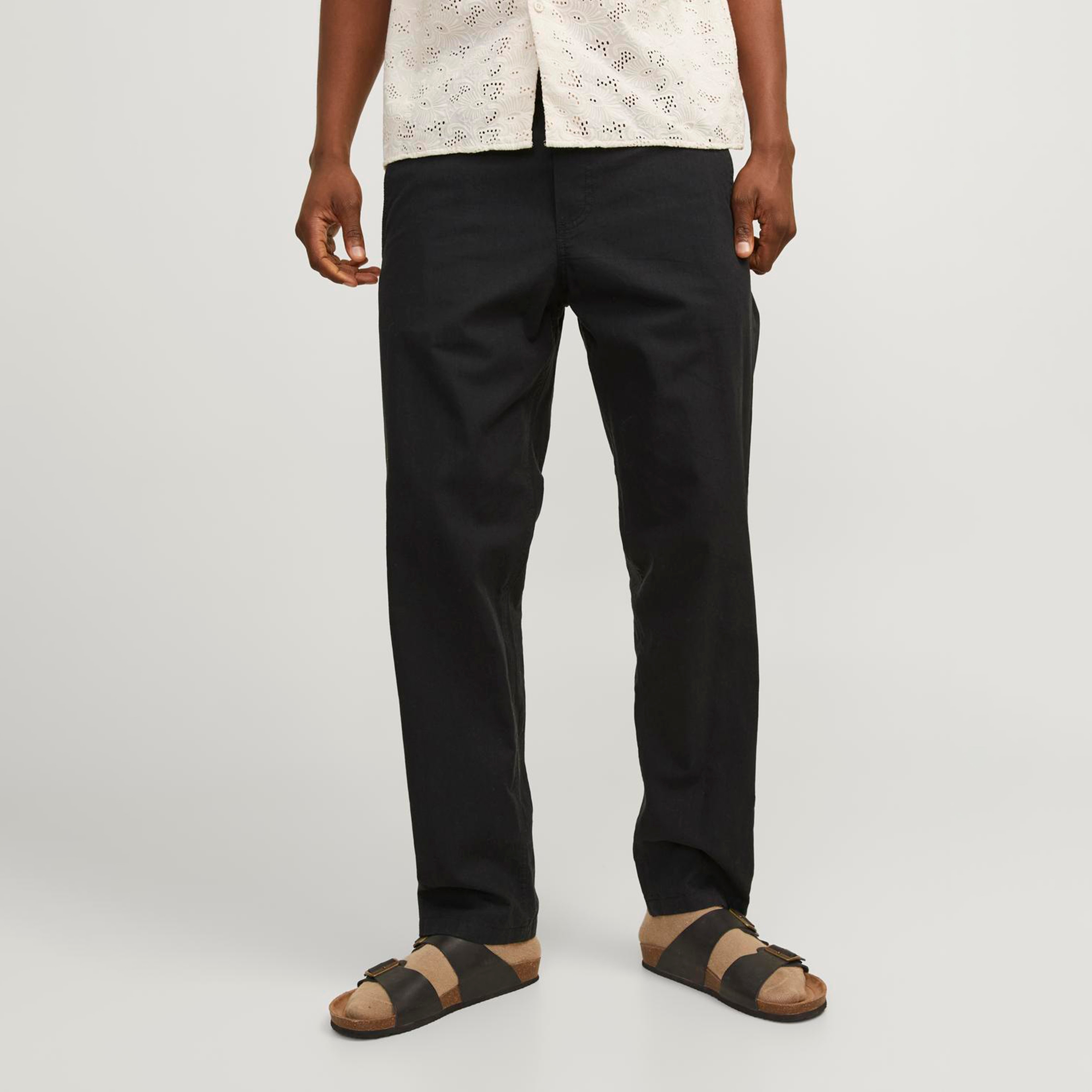 بنطلون رجالي من جاك آند جونز بأزرار متوسطة الارتفاع-men-clothing-bottoms-trousersandchinos-trousers-image-1