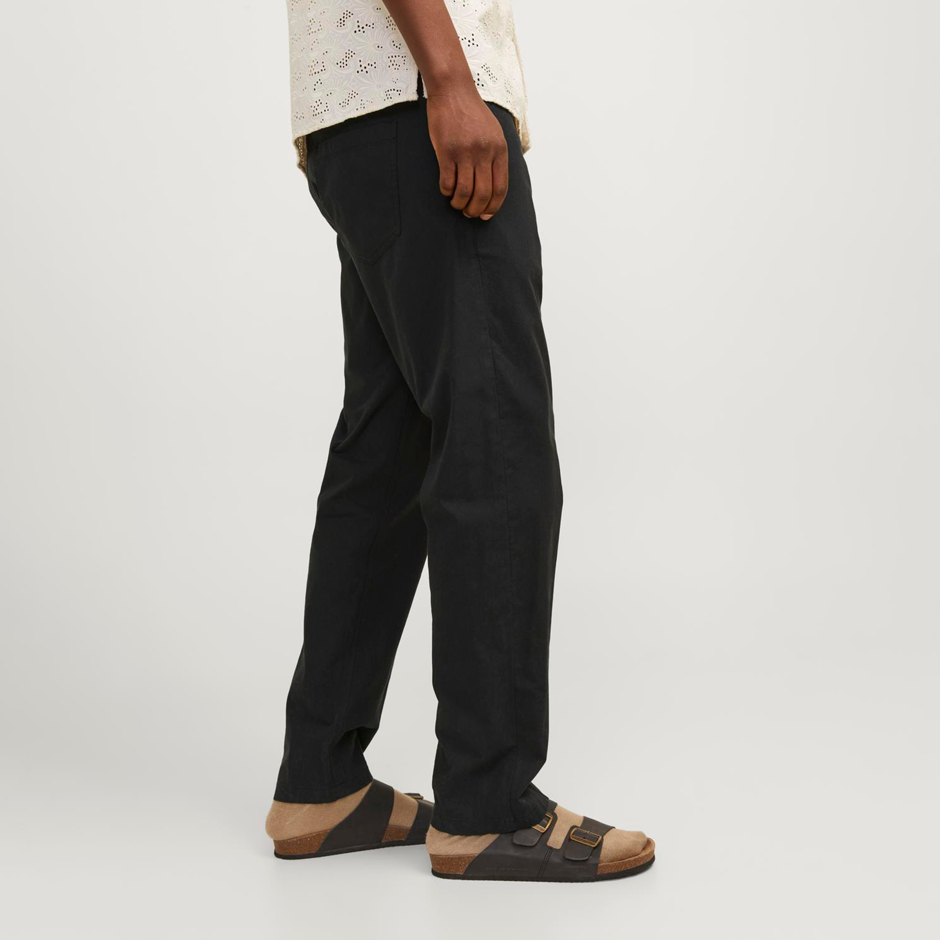 بنطلون رجالي من جاك آند جونز بأزرار متوسطة الارتفاع-men-clothing-bottoms-trousersandchinos-trousers-image-4