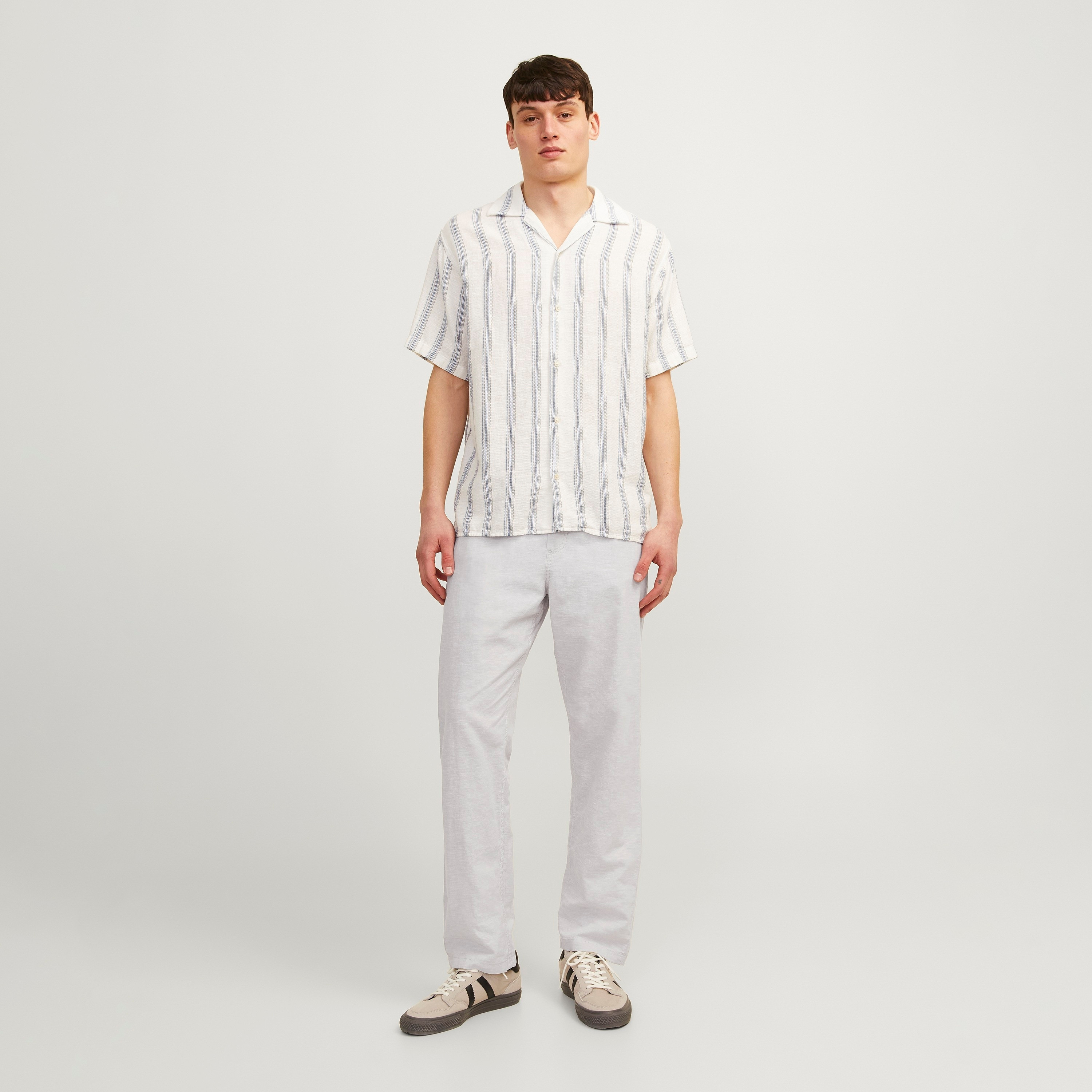 بنطلون رجالي من جاك آند جونز بأزرار متوسطة الارتفاع-men-clothing-bottoms-trousersandchinos-trousers-image-7