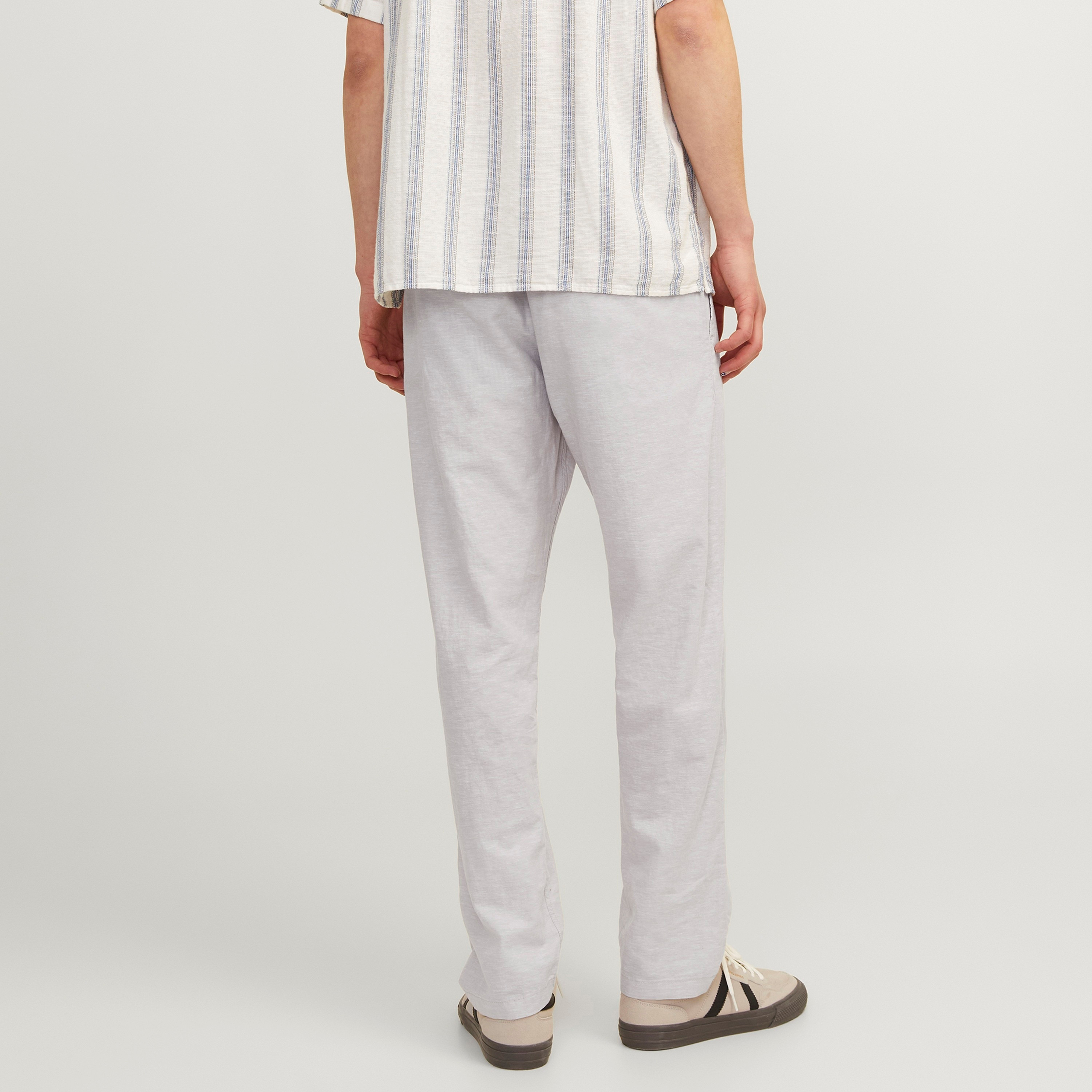 بنطلون رجالي من جاك آند جونز بأزرار متوسطة الارتفاع-men-clothing-bottoms-trousersandchinos-trousers-image-10