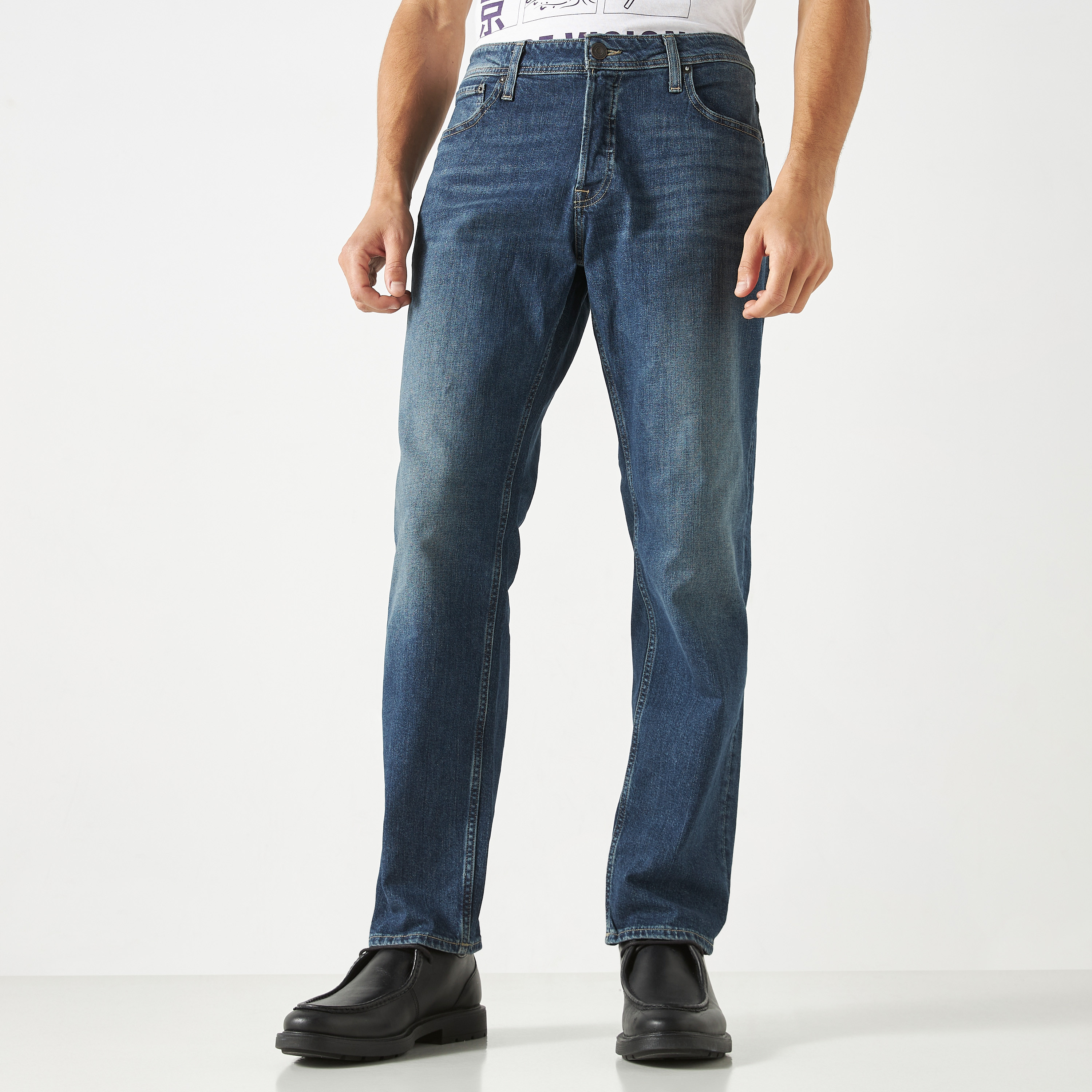 بنطال جينز مزين بجيب من جاك آند جونز بخصر متوسط الارتفاع مع مدبب-men-clothing-bottoms-jeans-image-1