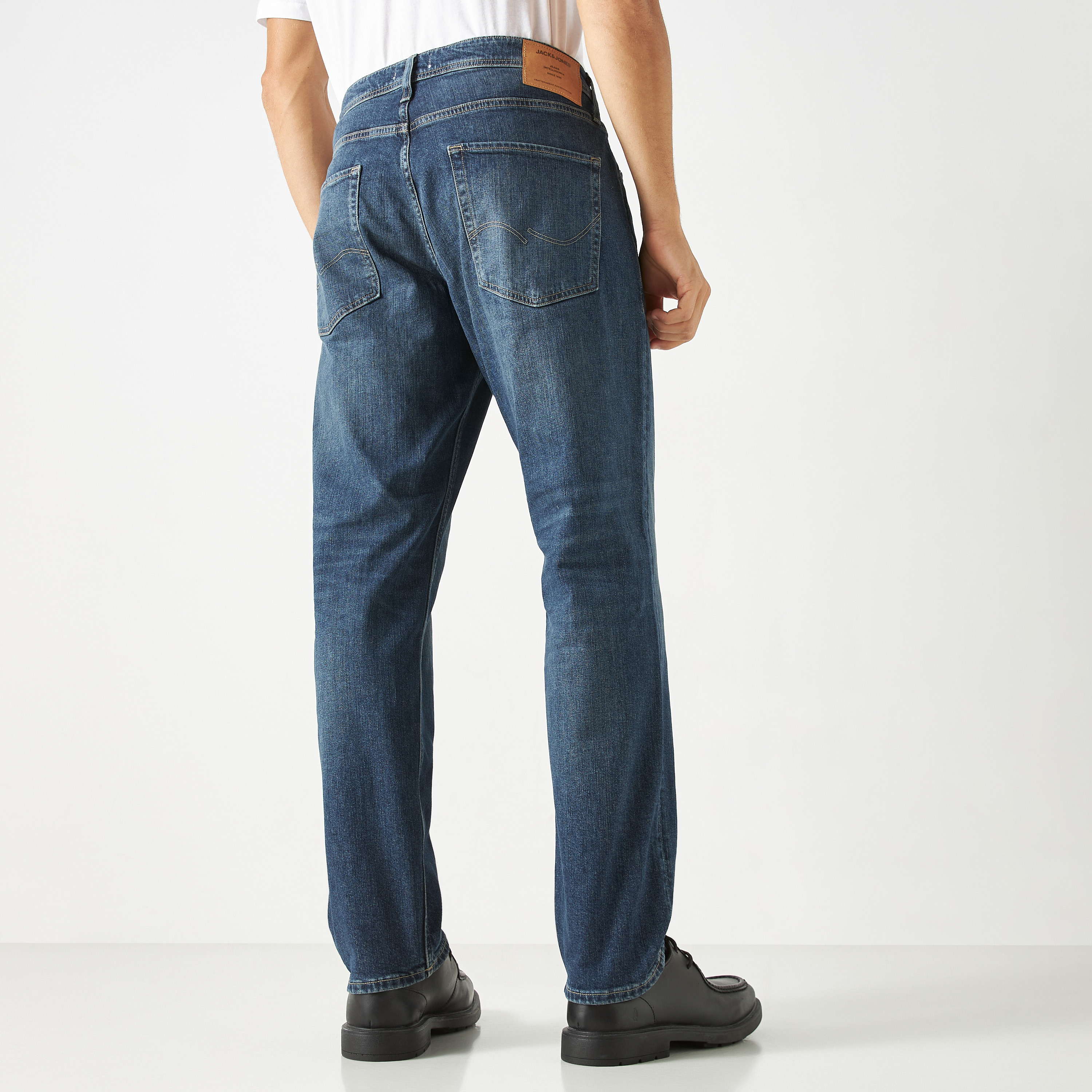 بنطال جينز مزين بجيب من جاك آند جونز بخصر متوسط الارتفاع مع مدبب-men-clothing-bottoms-jeans-image-3