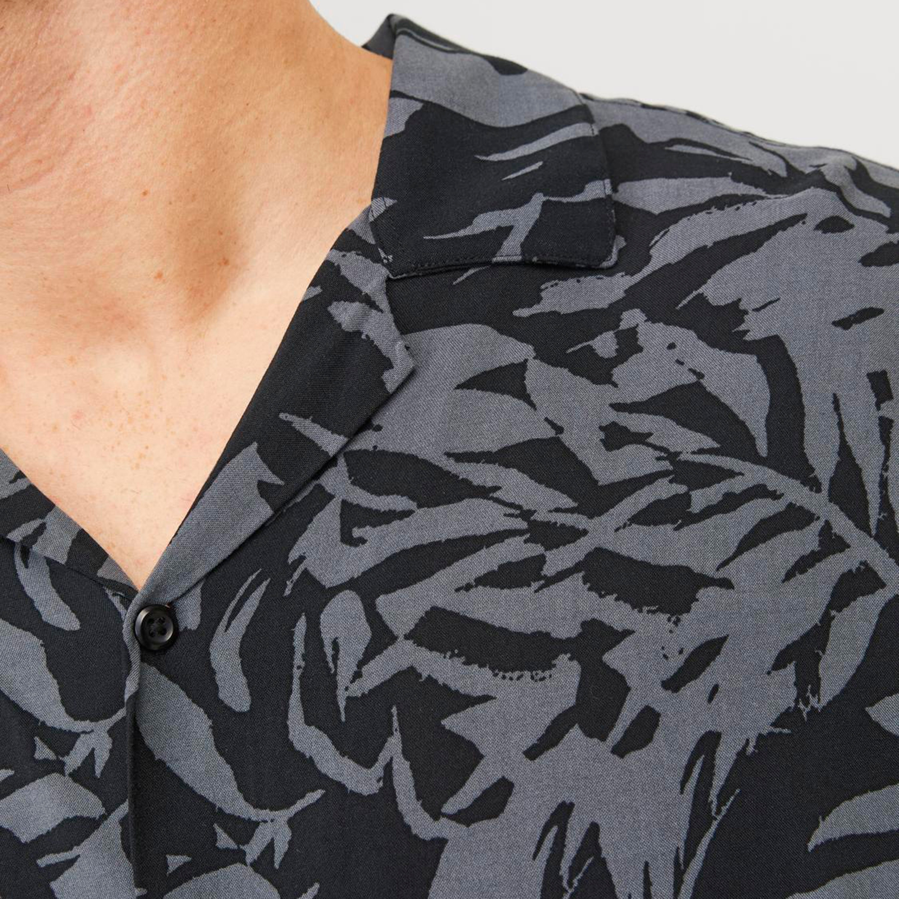 Jack & Jones Printed Resort Collar Short Sleeves Shirt-men-clothing-shirts-image-3