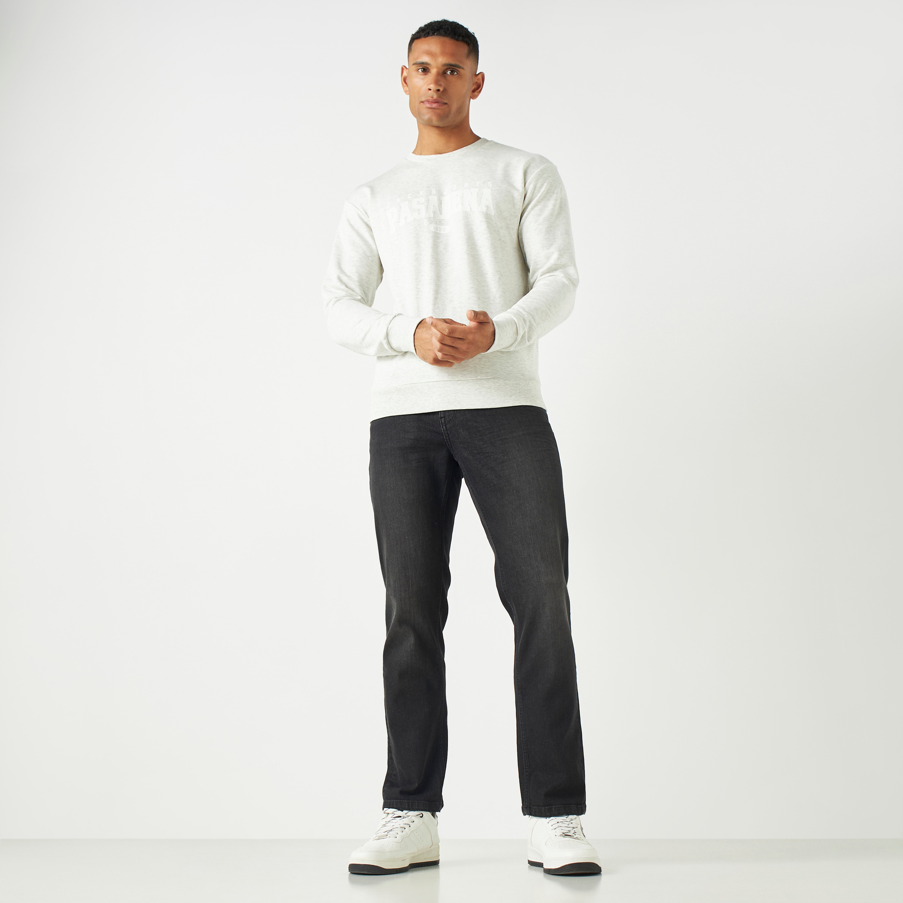 سويت شيرت برقبة دائرية وطبعات من جاك آند جونز-men-winterwear-hoodiesandsweatshirts-image-10