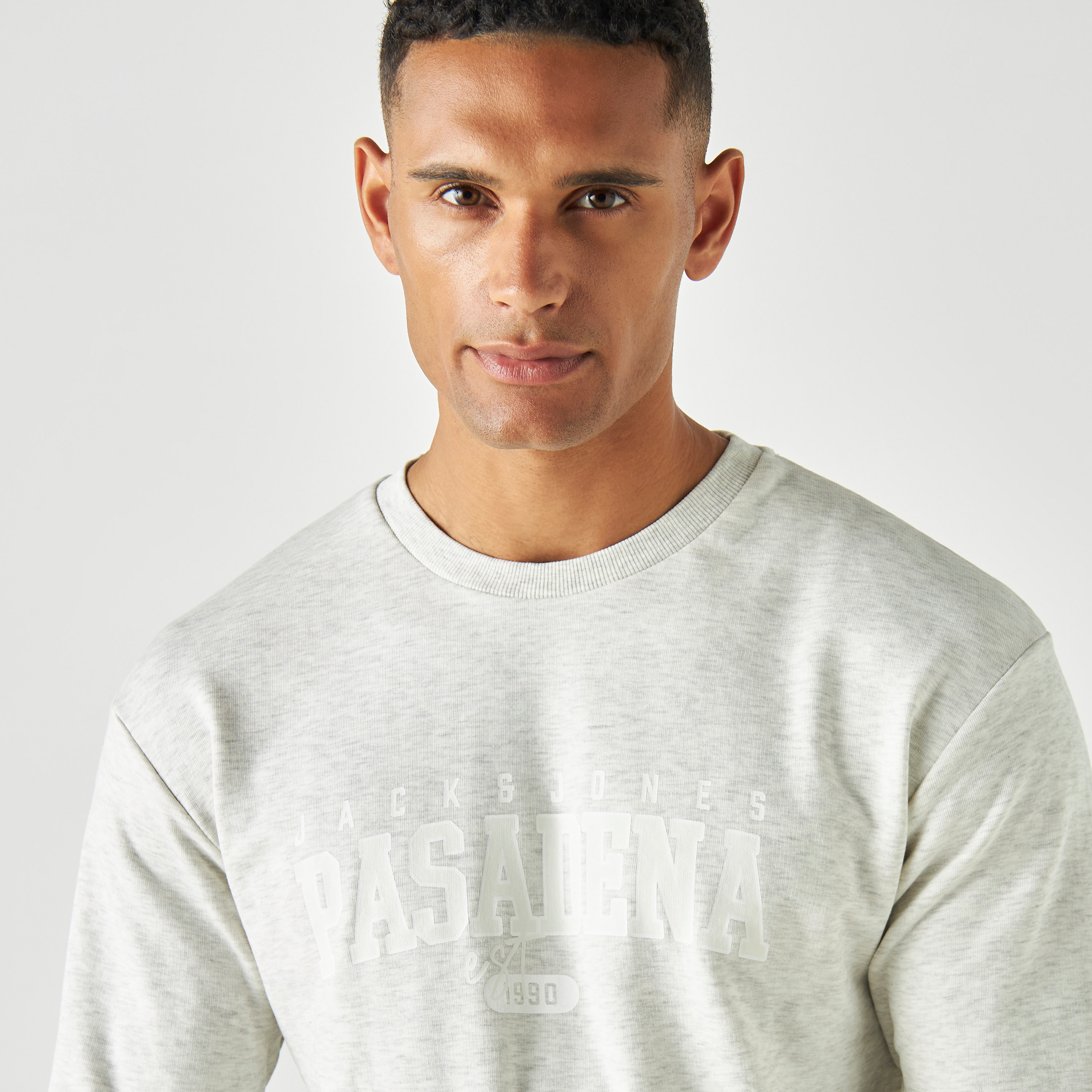سويت شيرت برقبة دائرية وطبعات من جاك آند جونز-men-winterwear-hoodiesandsweatshirts-image-12