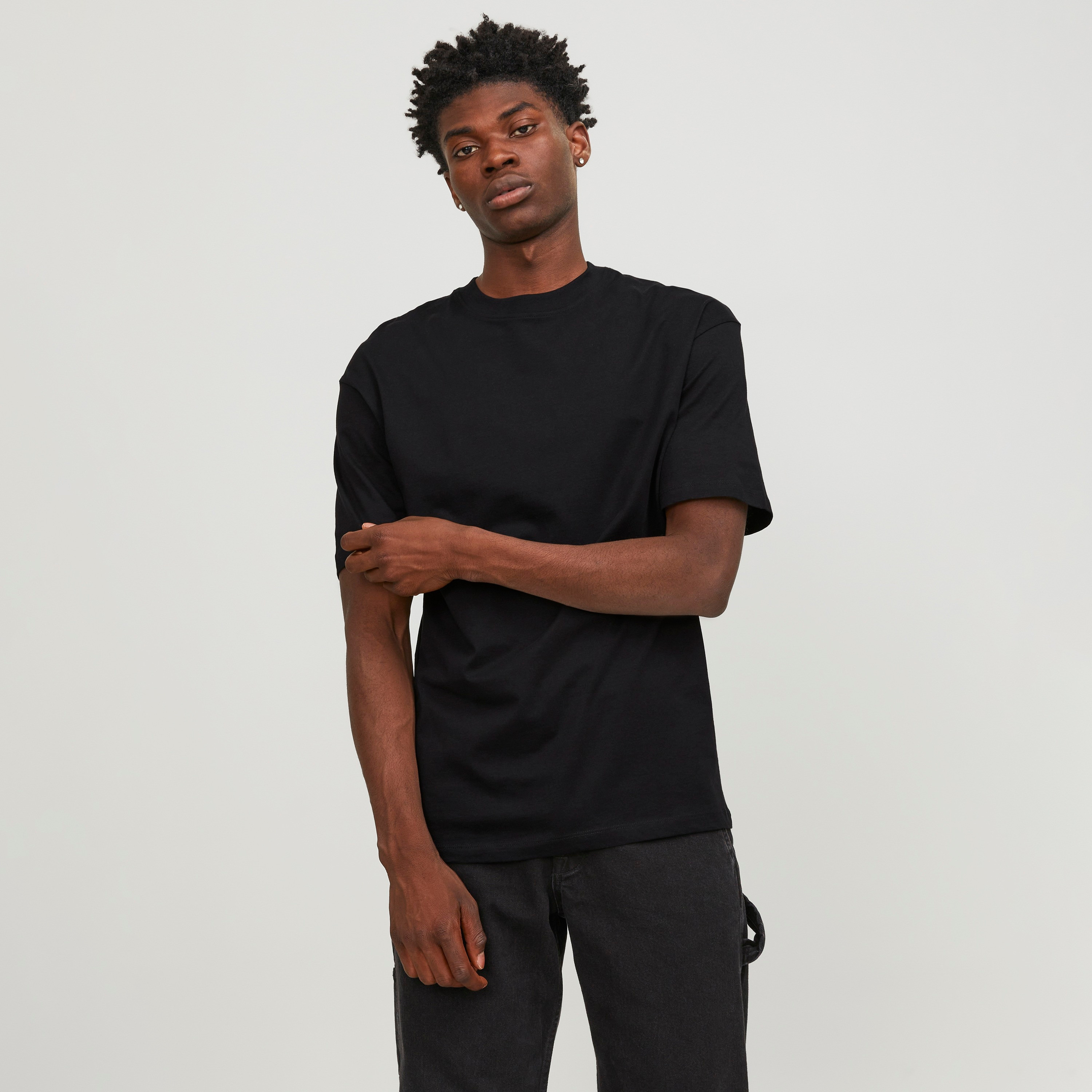 تيشيرت رجالي سادة بياقة دائرية وأكمام قصيرة من جاك ان جونز-men-clothing-tshirtsandpolos-tshirts-image-9