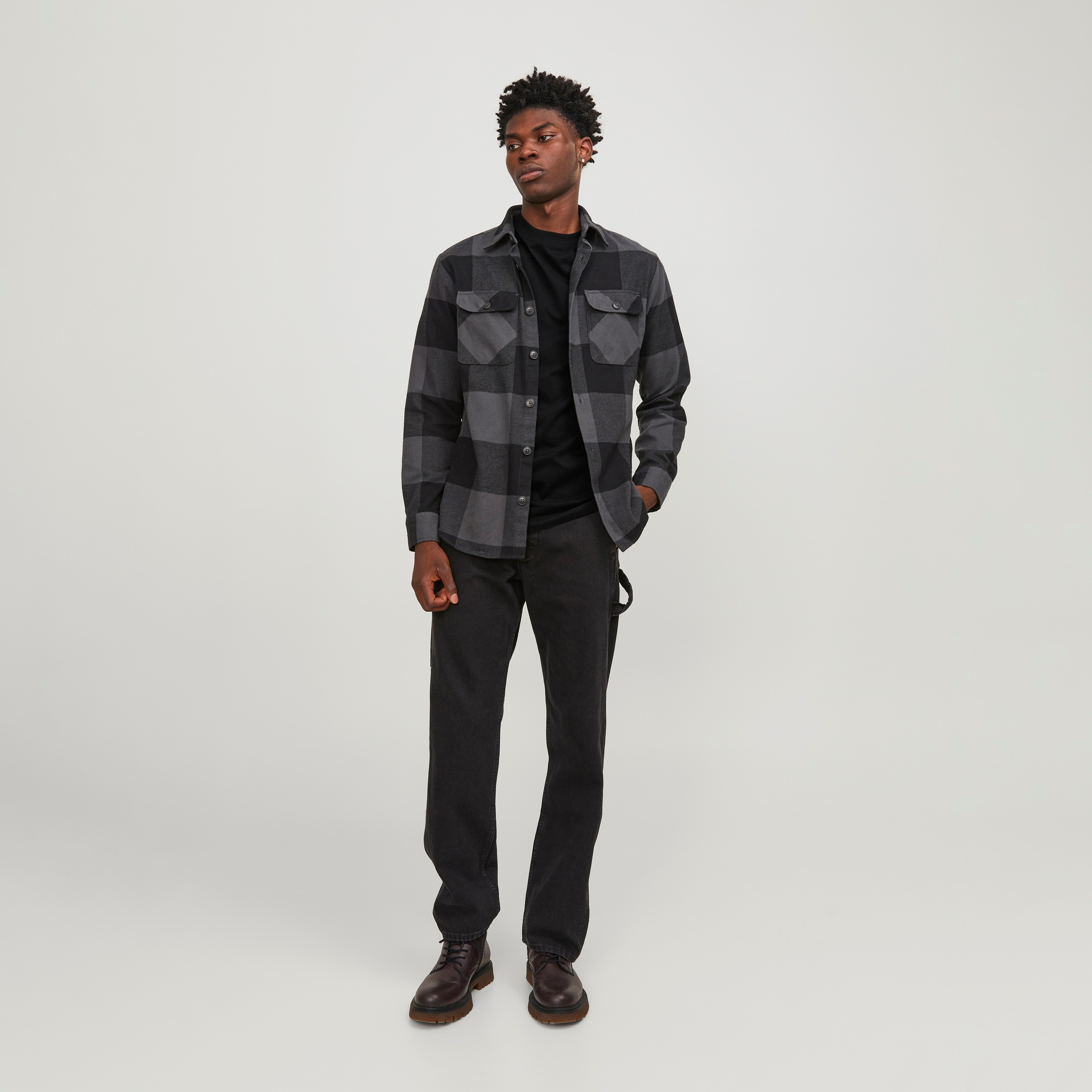 تيشيرت رجالي سادة بياقة دائرية وأكمام قصيرة من جاك ان جونز-men-clothing-tshirtsandpolos-tshirts-image-10