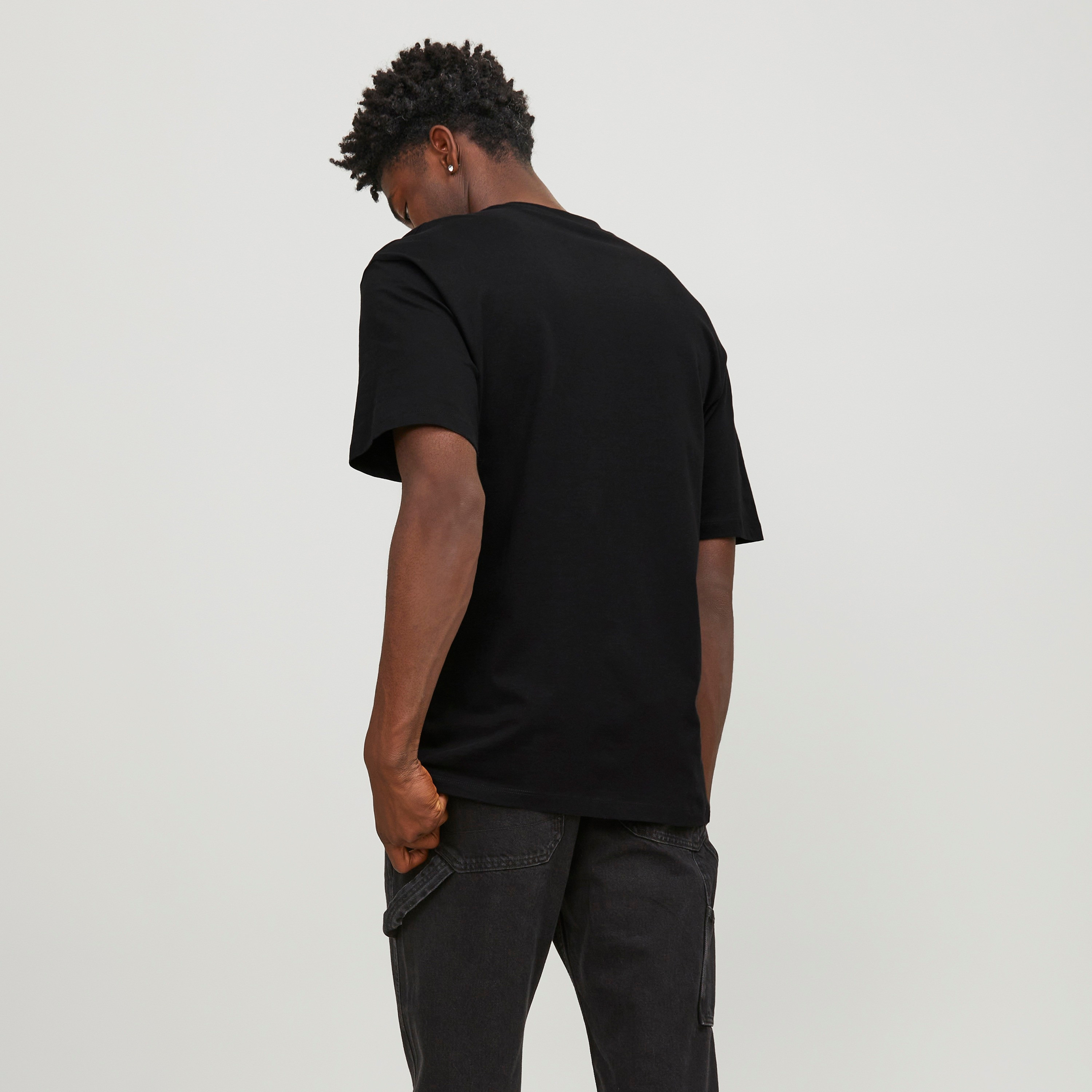تيشيرت رجالي سادة بياقة دائرية وأكمام قصيرة من جاك ان جونز-men-clothing-tshirtsandpolos-tshirts-image-12