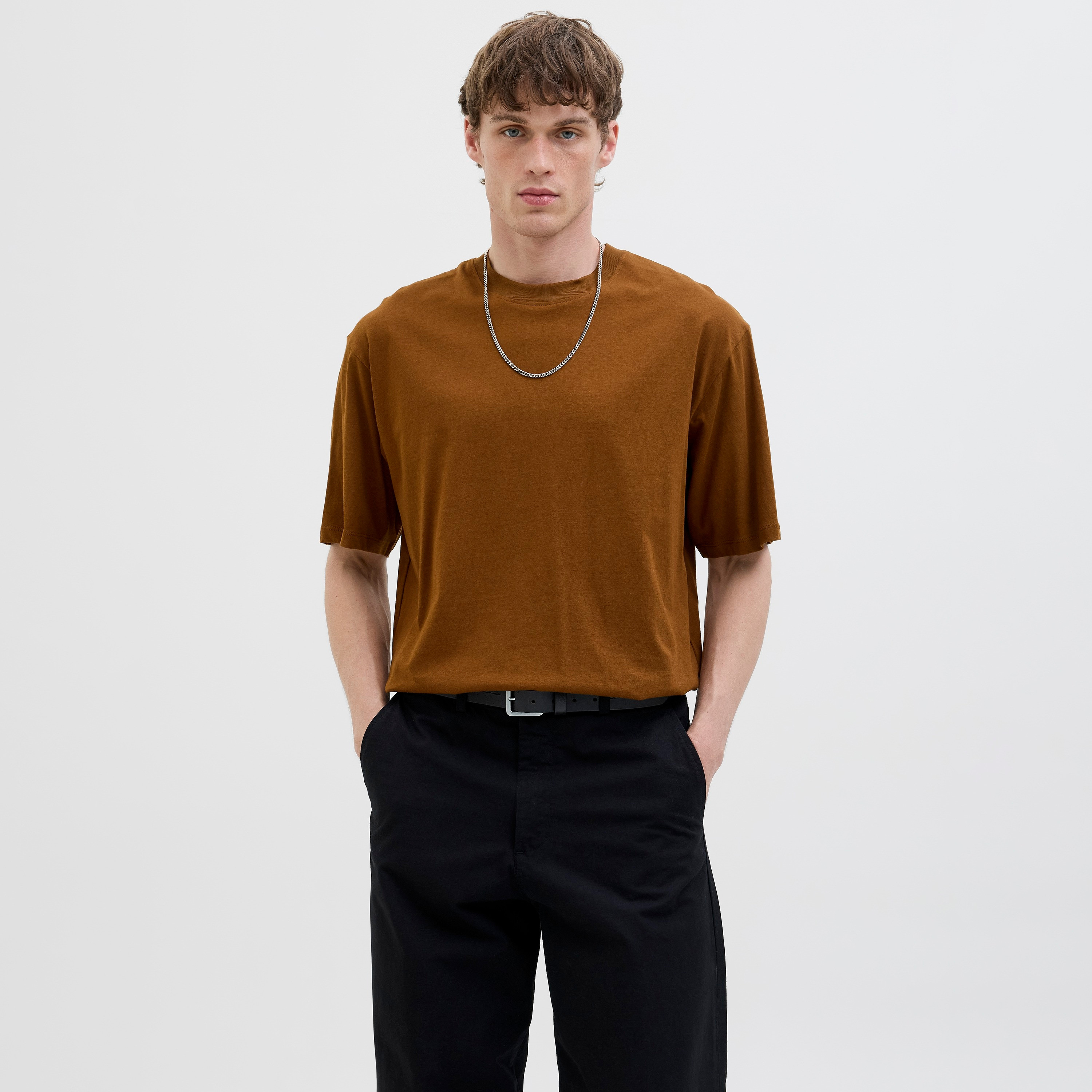 تيشيرت رجالي سادة بياقة دائرية وأكمام قصيرة من جاك ان جونز-men-clothing-tshirtsandpolos-tshirts-image-17