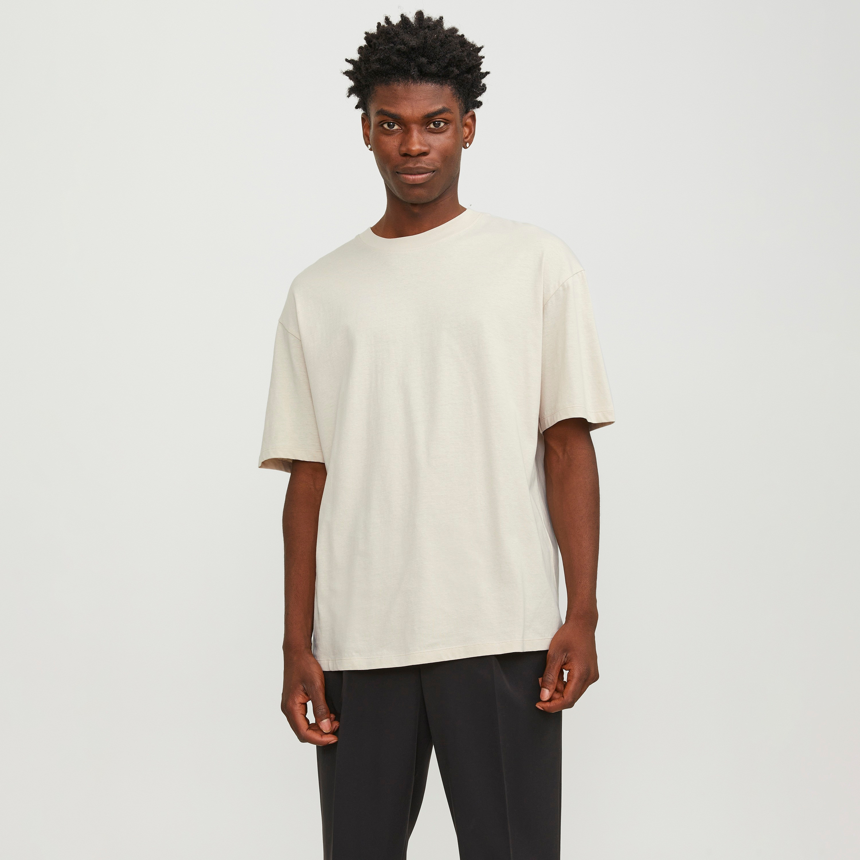 تيشيرت رجالي سادة بياقة دائرية وأكمام قصيرة من جاك ان جونز-men-clothing-tshirtsandpolos-tshirts-image-1