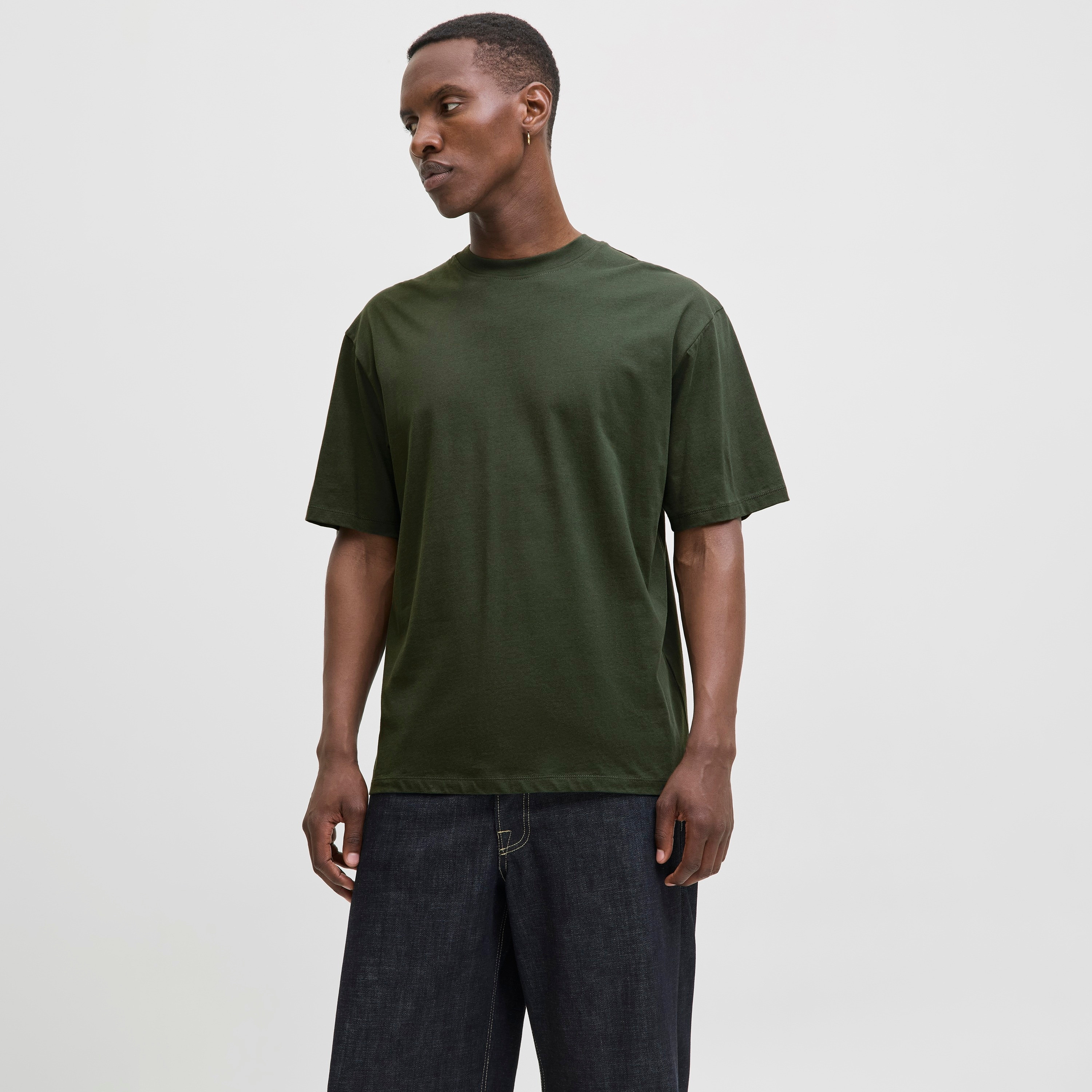 تيشيرت رجالي سادة بياقة دائرية وأكمام قصيرة من جاك ان جونز-men-clothing-tshirtsandpolos-tshirts-image-13