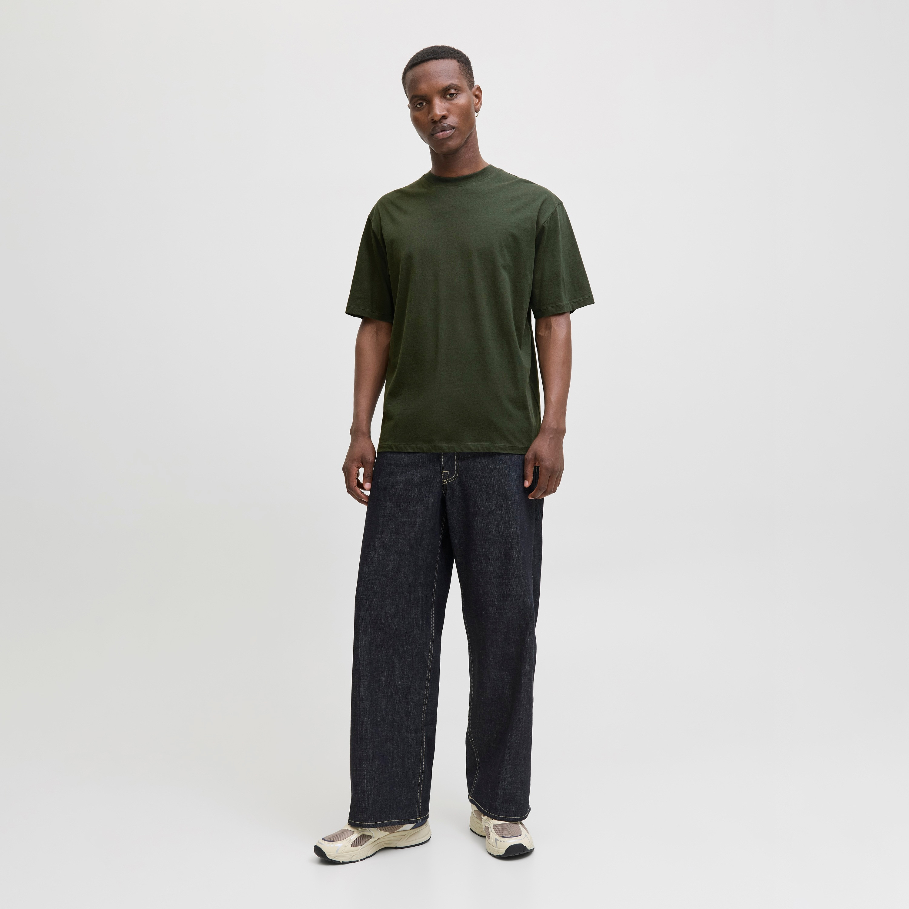 تيشيرت رجالي سادة بياقة دائرية وأكمام قصيرة من جاك ان جونز-men-clothing-tshirtsandpolos-tshirts-image-14