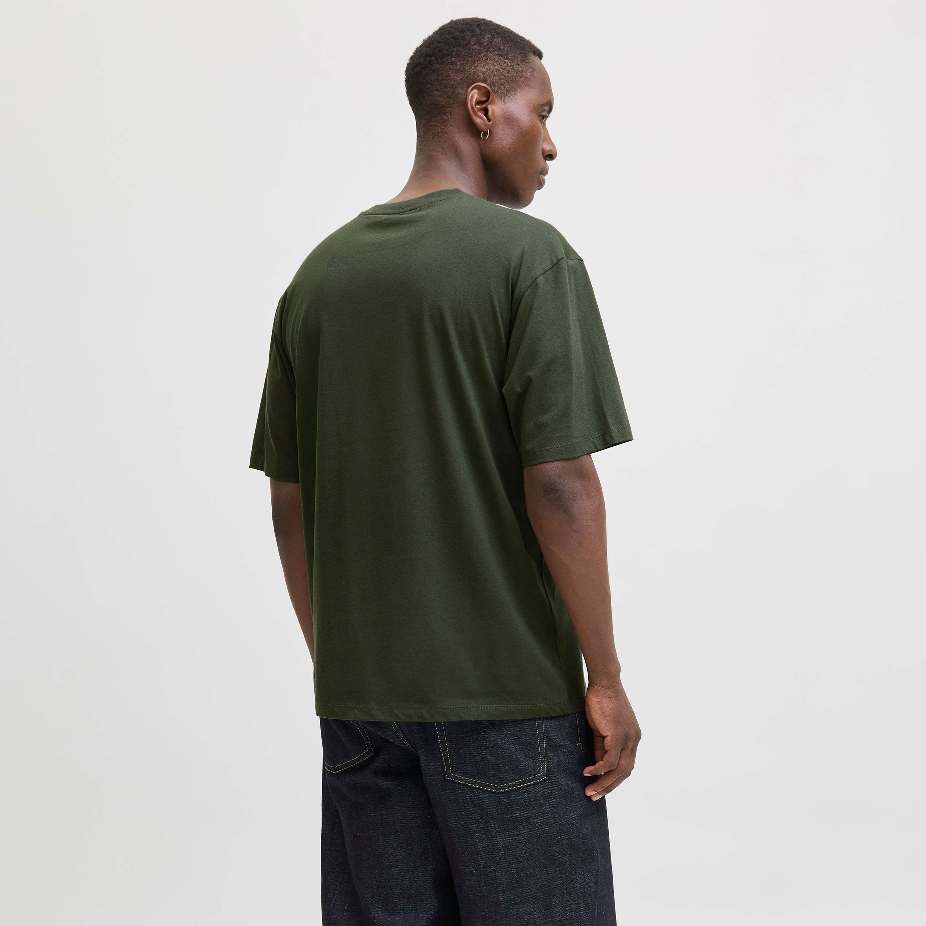 تيشيرت رجالي سادة بياقة دائرية وأكمام قصيرة من جاك ان جونز-men-clothing-tshirtsandpolos-tshirts-image-16