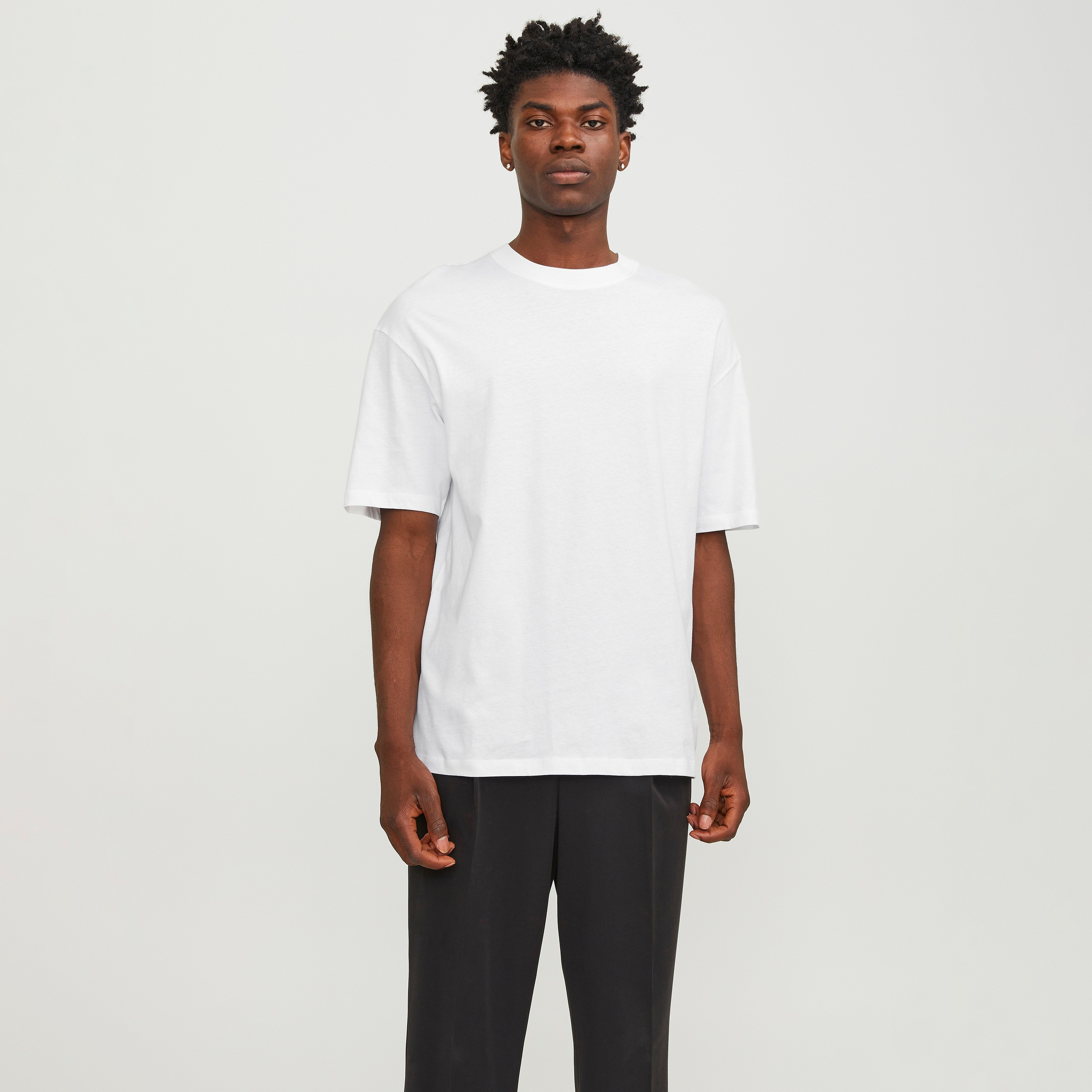 تيشيرت رجالي سادة بياقة دائرية وأكمام قصيرة من جاك ان جونز-men-clothing-tshirtsandpolos-tshirts-image-5