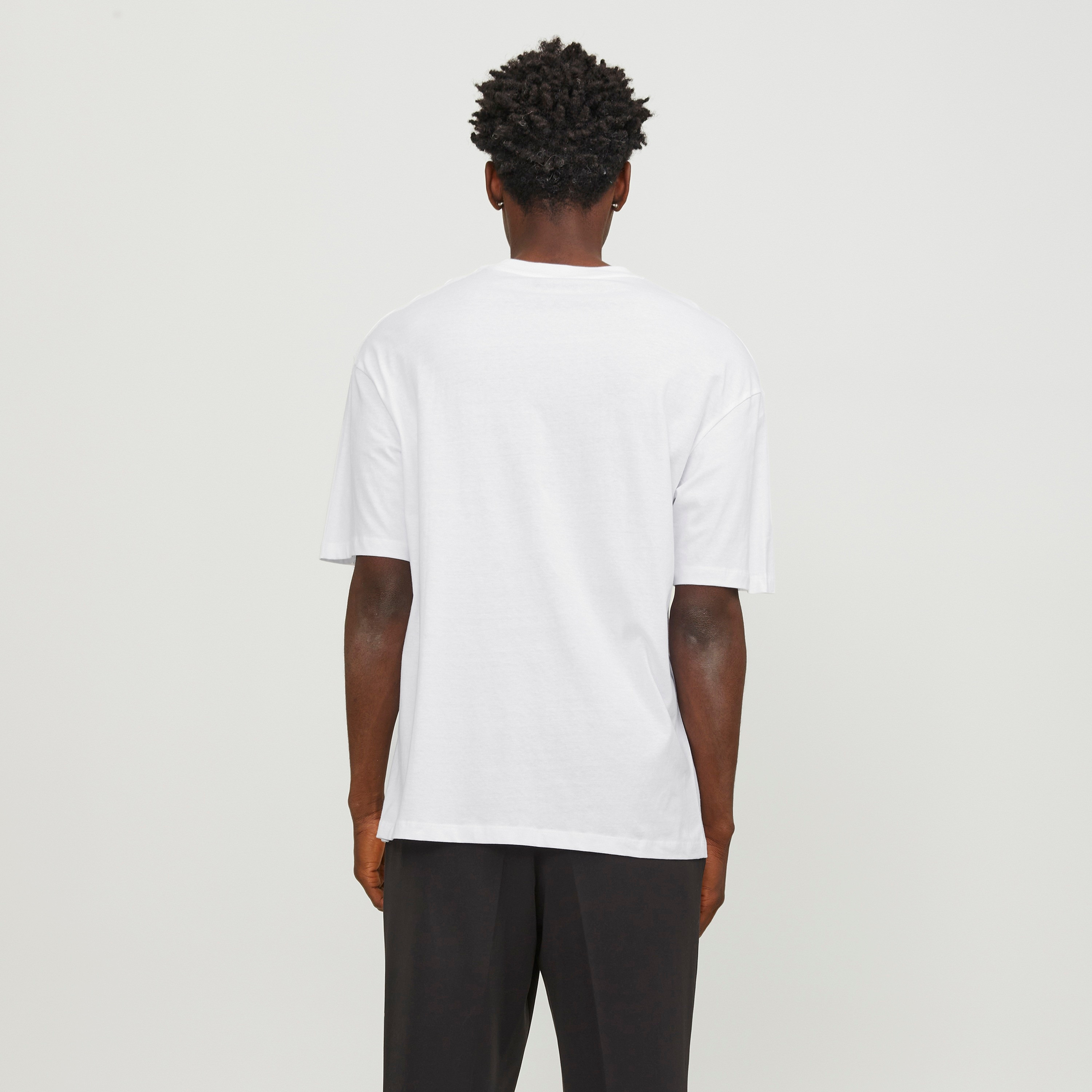 تيشيرت رجالي سادة بياقة دائرية وأكمام قصيرة من جاك ان جونز-men-clothing-tshirtsandpolos-tshirts-image-8