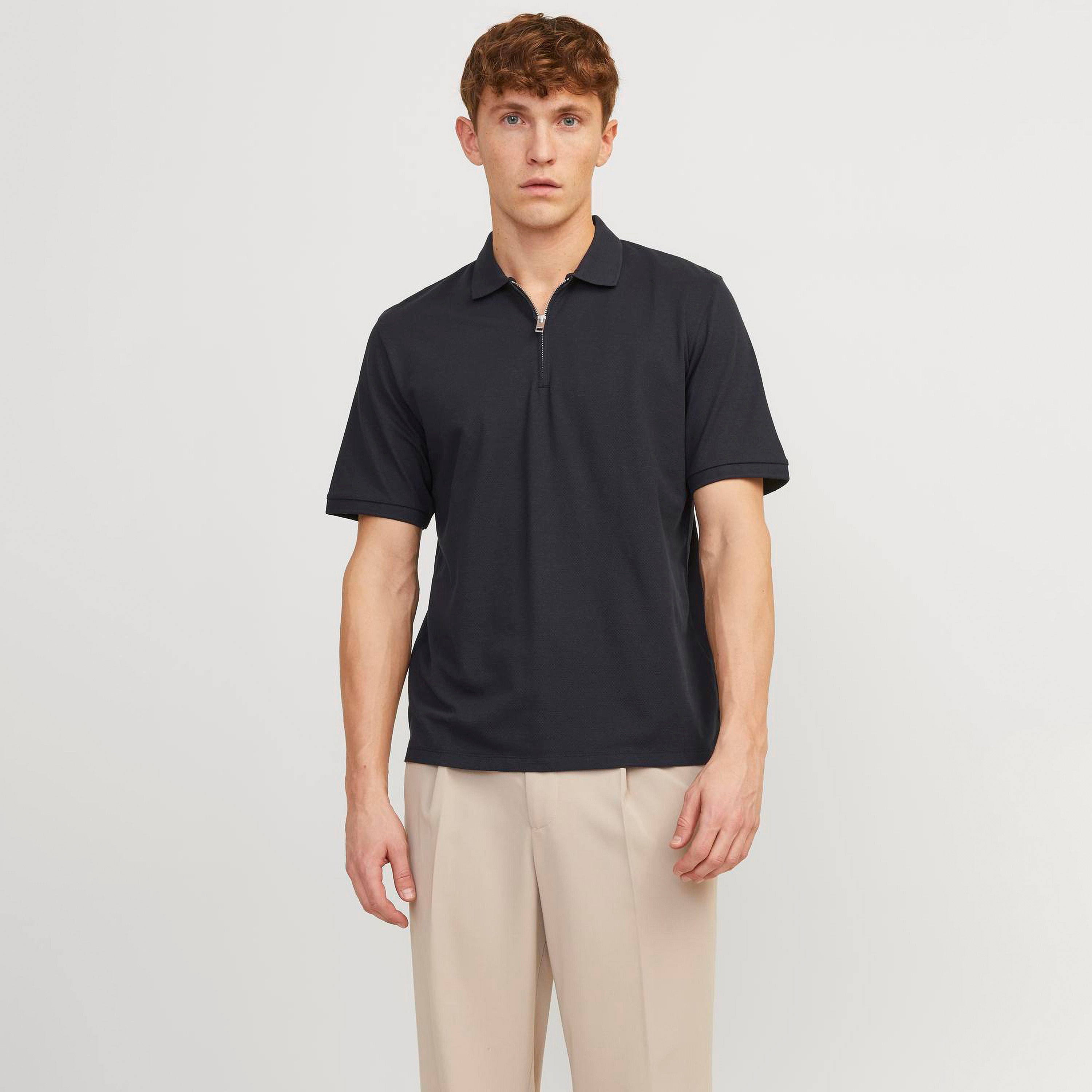 تي شيرت بولو بأكمام قصيرة وياقة منقوشة  مع سحاب للإغلاق من جاك آند جونز-men-clothing-tshirtsandpolos-polos-image-1