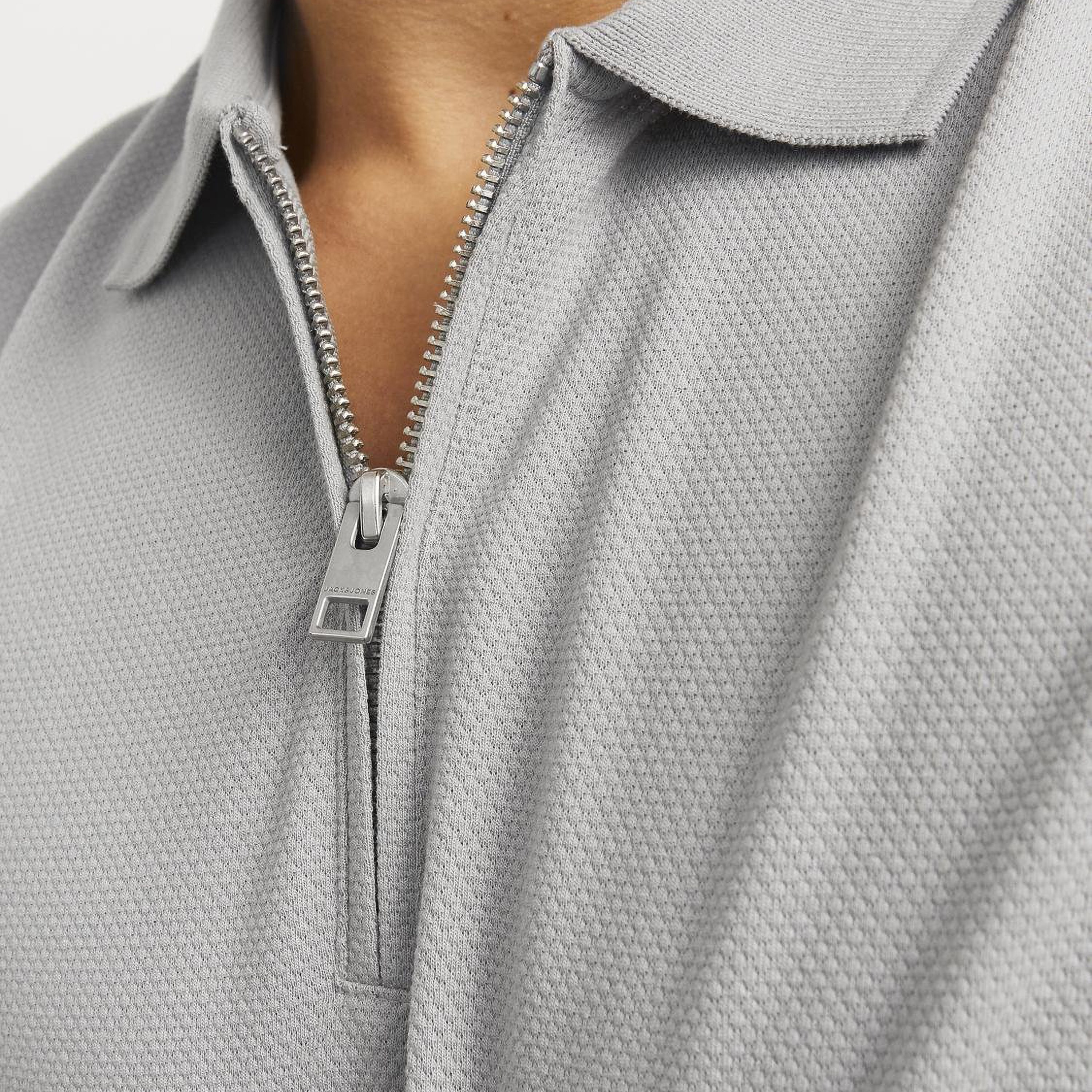 تي شيرت بولو بأكمام قصيرة وياقة منقوشة  مع سحاب للإغلاق من جاك آند جونز-men-clothing-tshirtsandpolos-polos-image-7