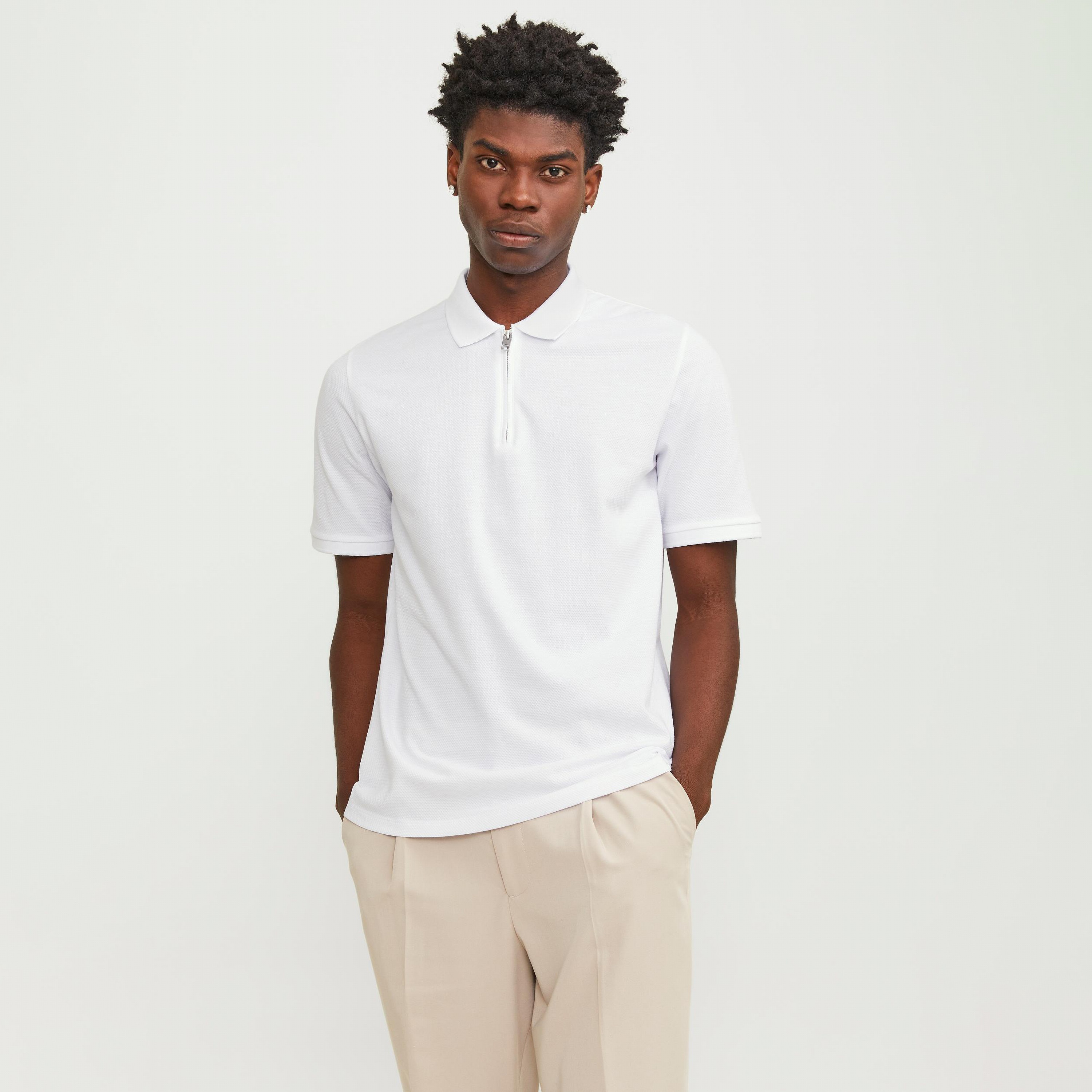 تي شيرت بولو بأكمام قصيرة وياقة منقوشة  مع سحاب للإغلاق من جاك آند جونز-men-clothing-tshirtsandpolos-polos-image-9