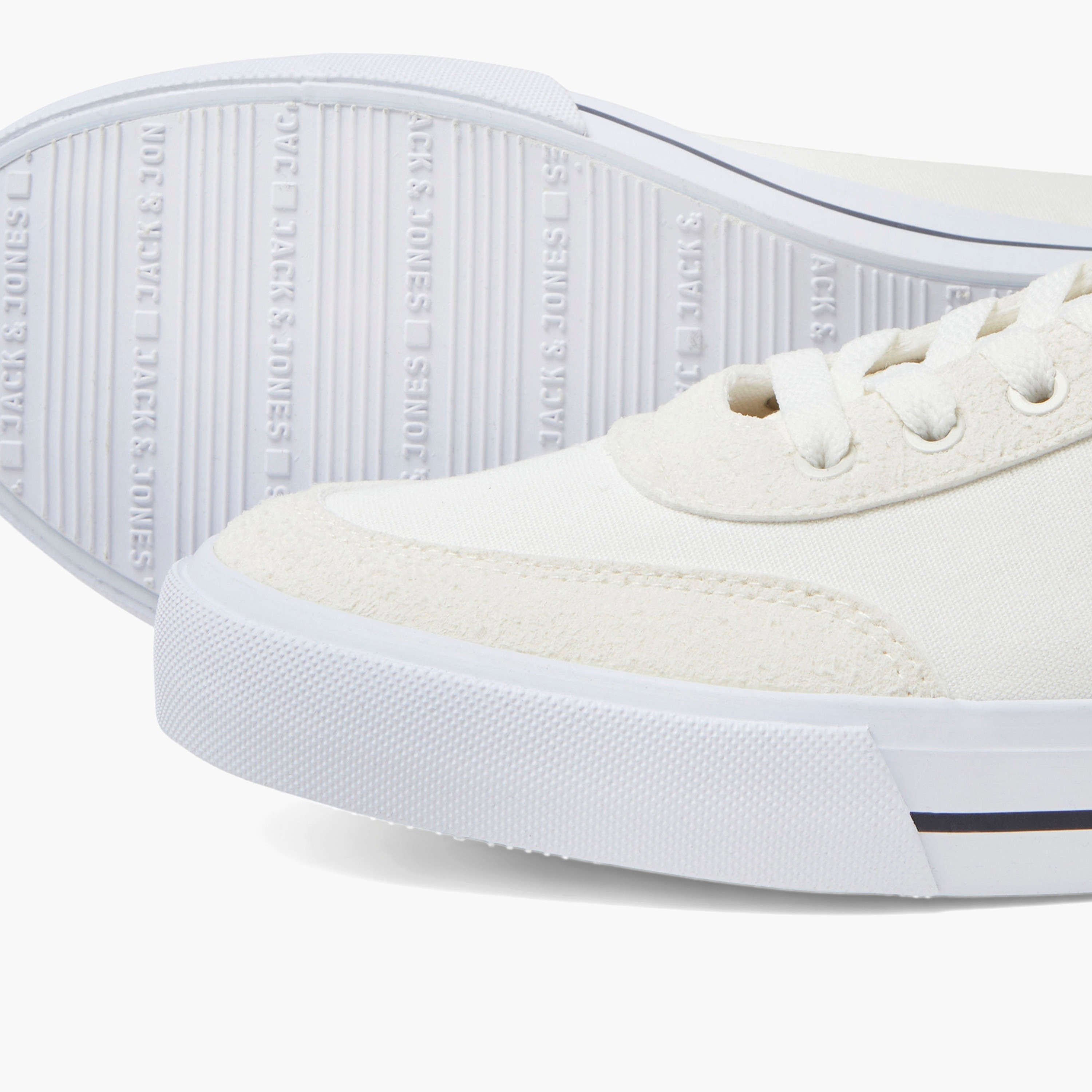 سنيكرز دو قماشي من جاك آند جونز للرجال مع رباط برقبة منخفضة-men-shoes-sneakers-image-12