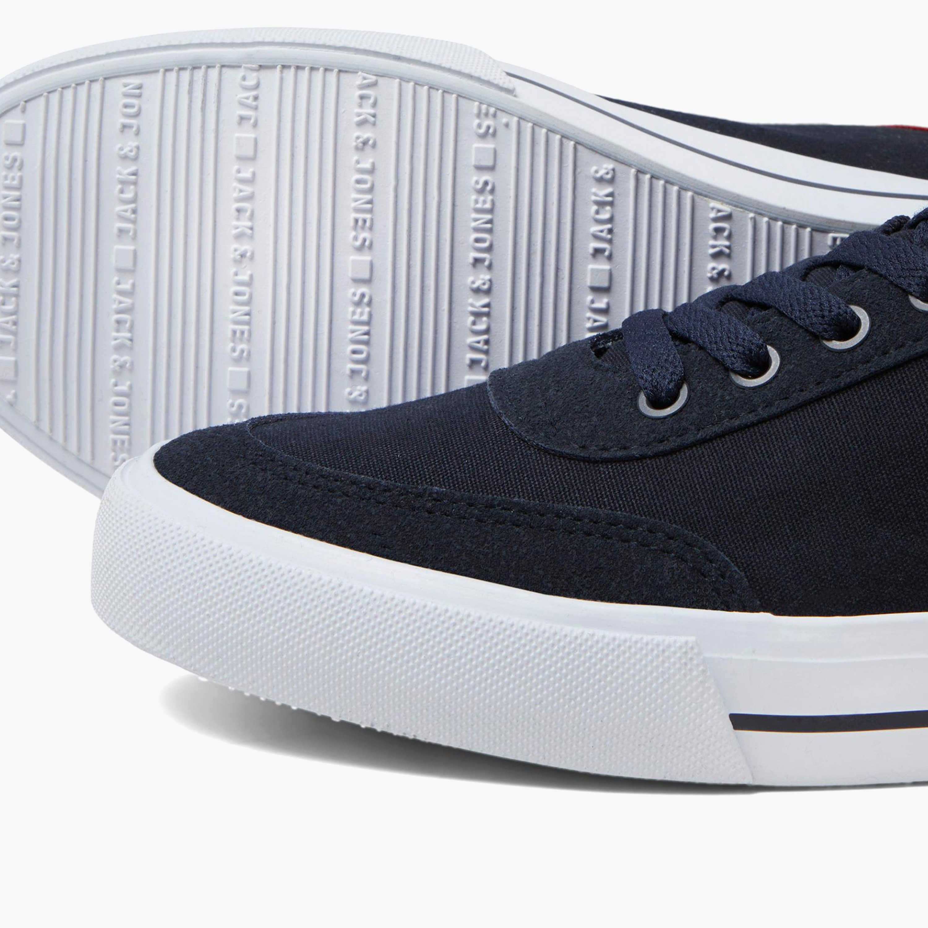سنيكرز دو قماشي من جاك آند جونز للرجال مع رباط برقبة منخفضة-men-shoes-sneakers-image-8