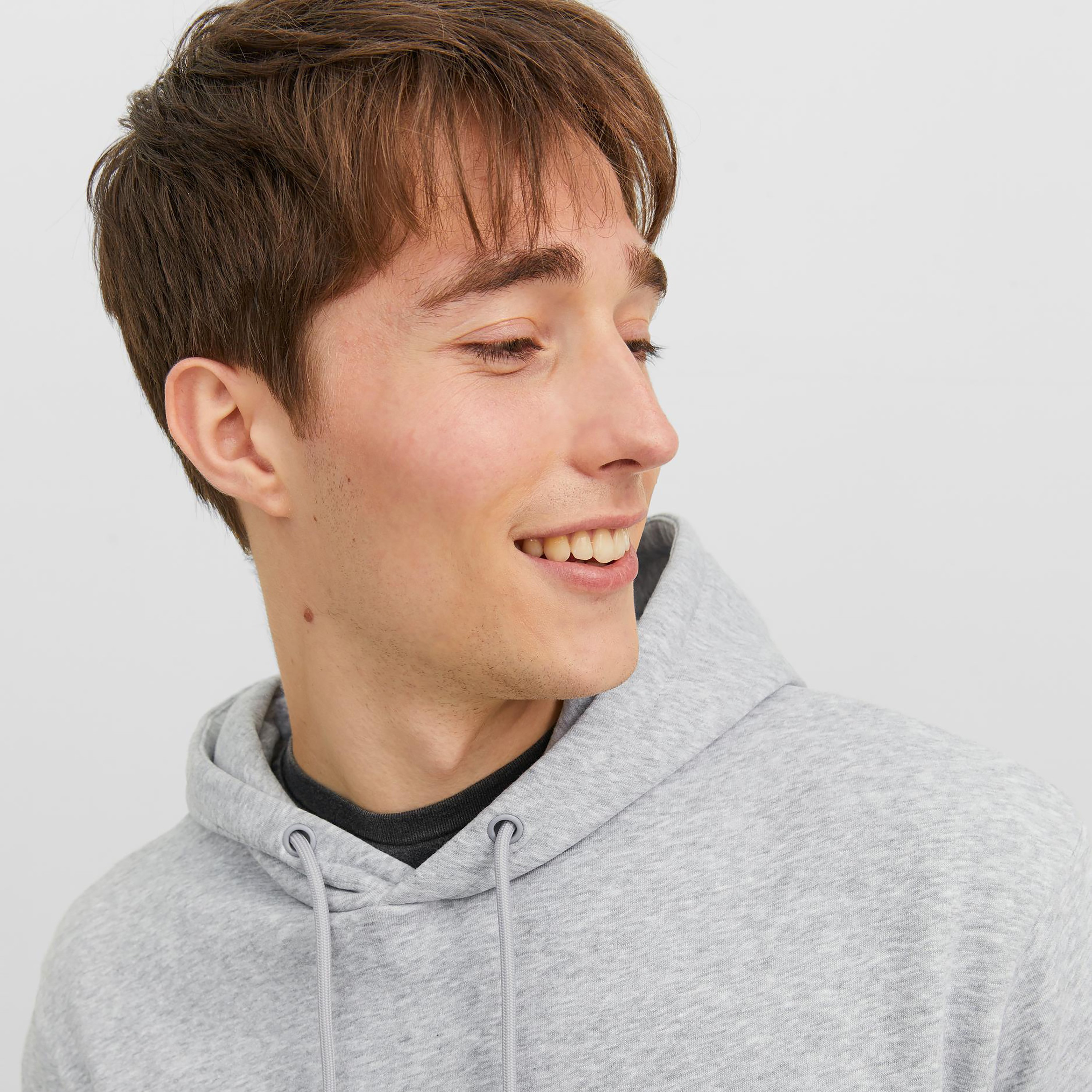 هوديز من جاك آند جونز سادة مع جيب كانغارو-men-winterwear-hoodiesandsweatshirts-image-7