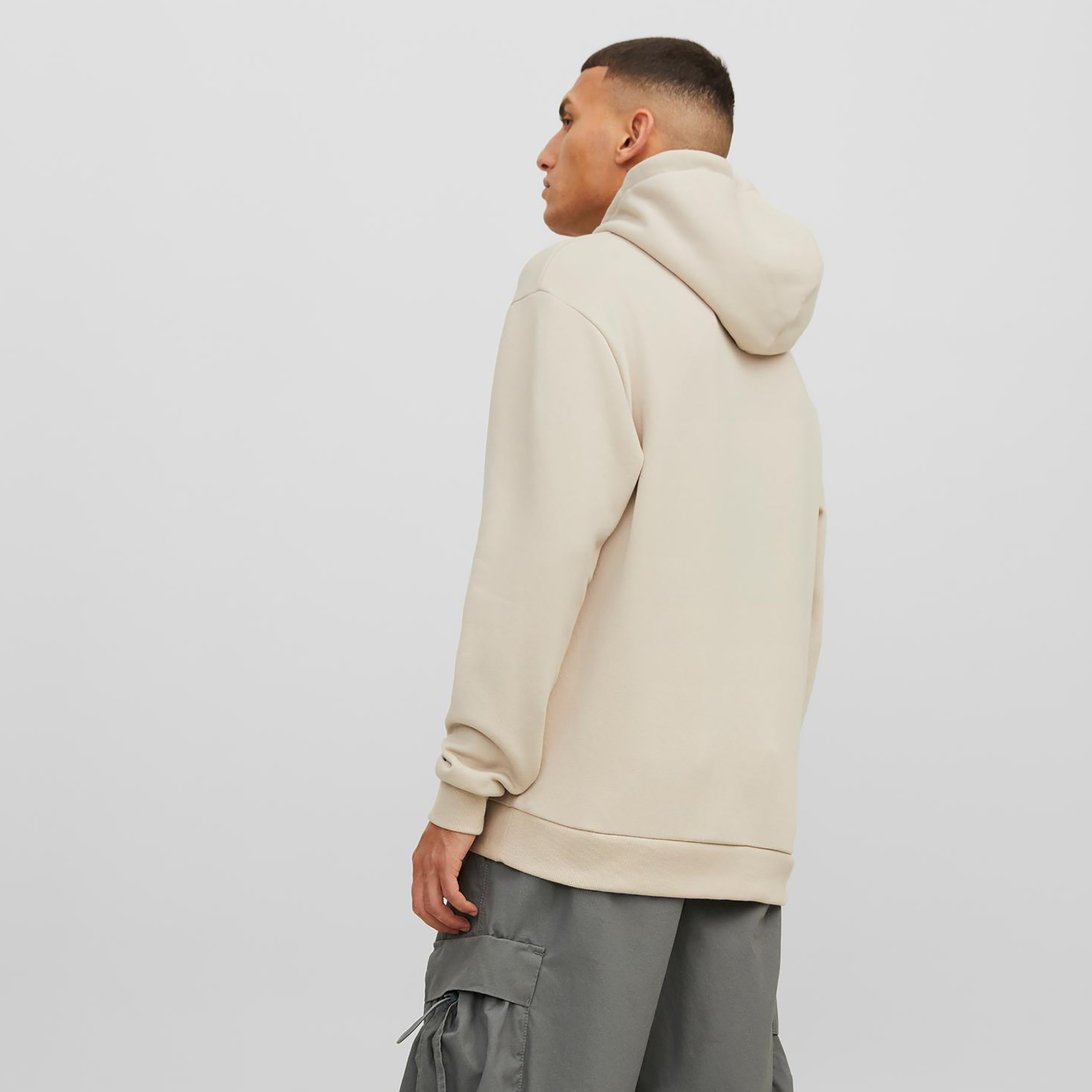هوديز من جاك آند جونز سادة مع جيب كانغارو-men-winterwear-hoodiesandsweatshirts-image-12
