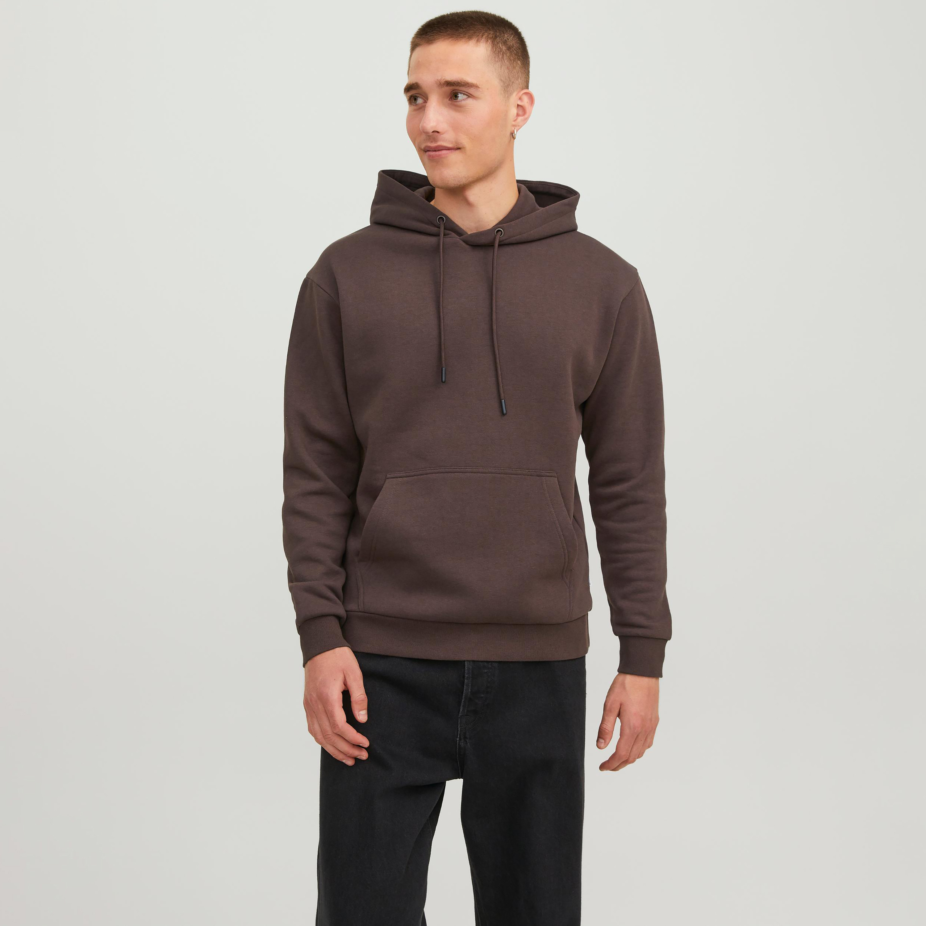 هوديز من جاك آند جونز سادة مع جيب كانغارو-men-winterwear-hoodiesandsweatshirts-image-19