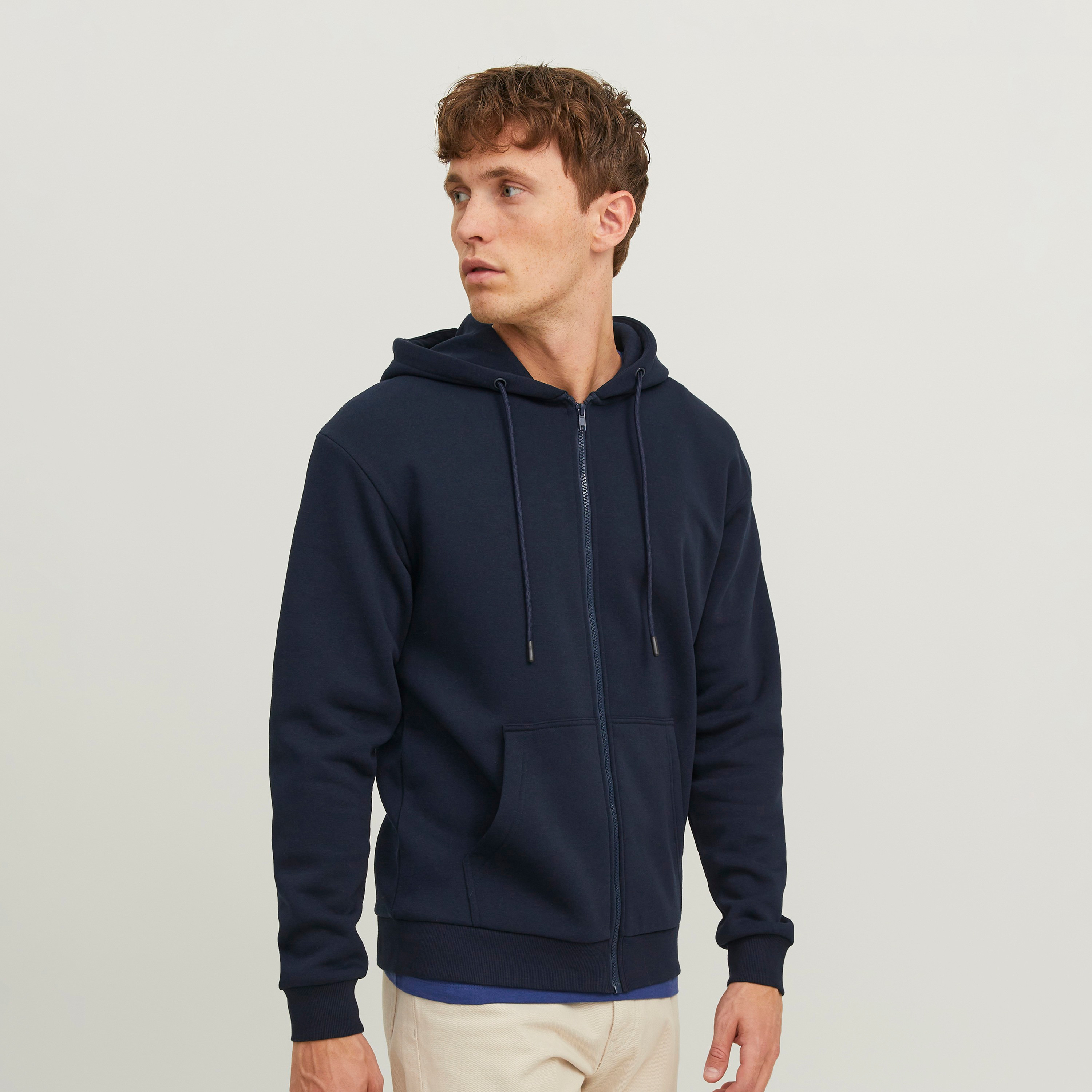 هودي رجالي سادة بأكمام طويلة وسحاب كامل من جاك آند جونز-men-winterwear-hoodiesandsweatshirts-image-1