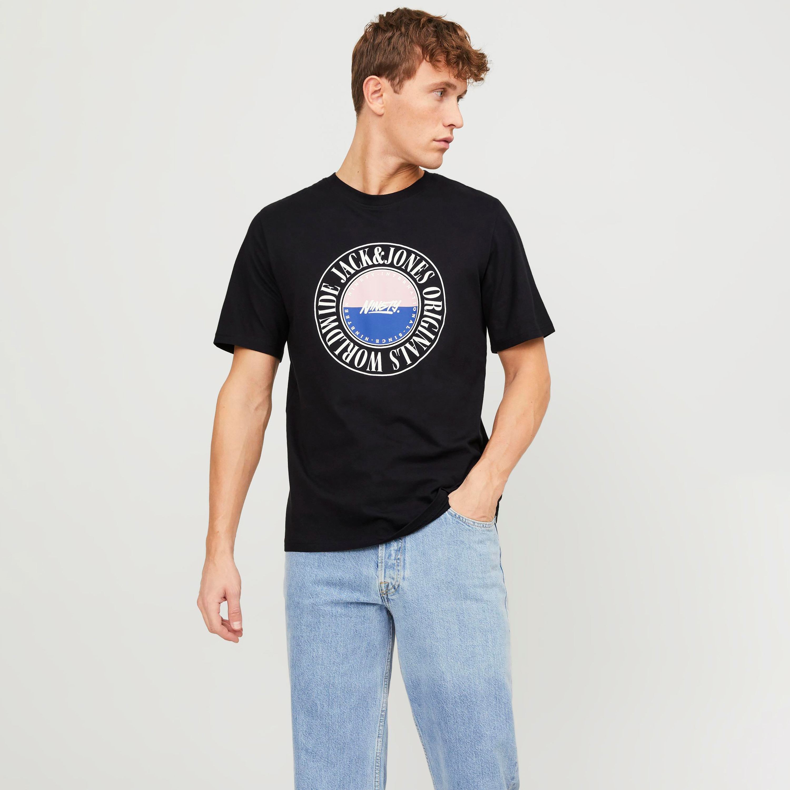 تي شيرت من جاك آند جونز مع شعار بأكمام قصيرة و ياقة مستديرة-men-clothing-tshirtsandpolos-tshirts-image-1