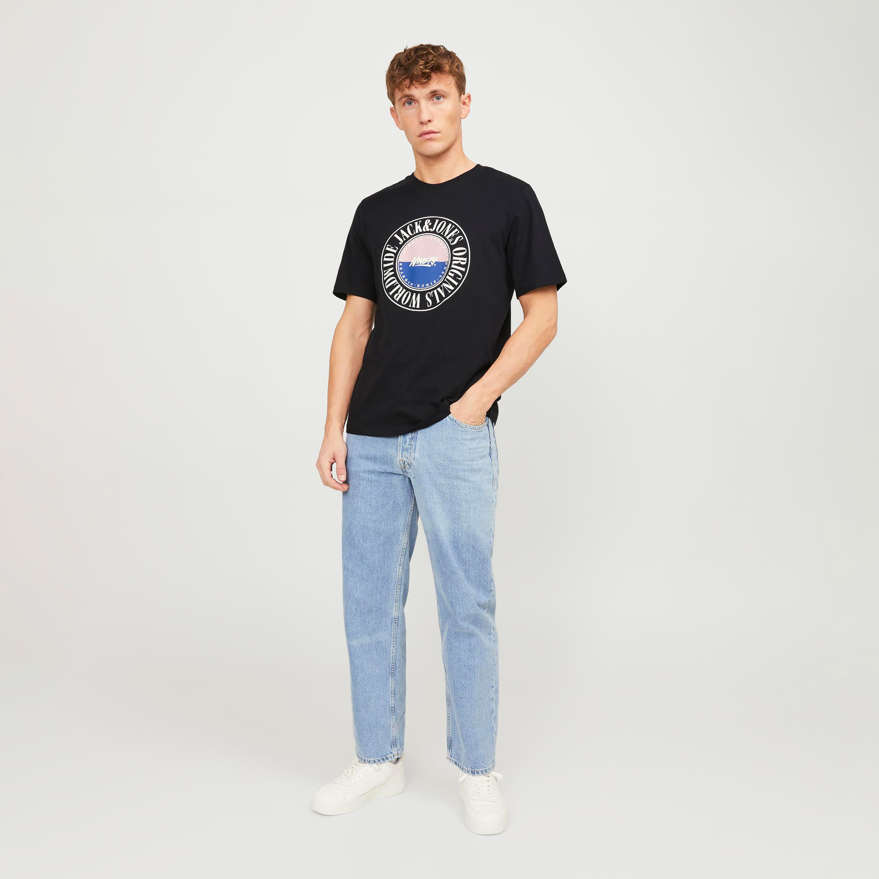 تي شيرت من جاك آند جونز مع شعار بأكمام قصيرة و ياقة مستديرة-men-clothing-tshirtsandpolos-tshirts-image-2