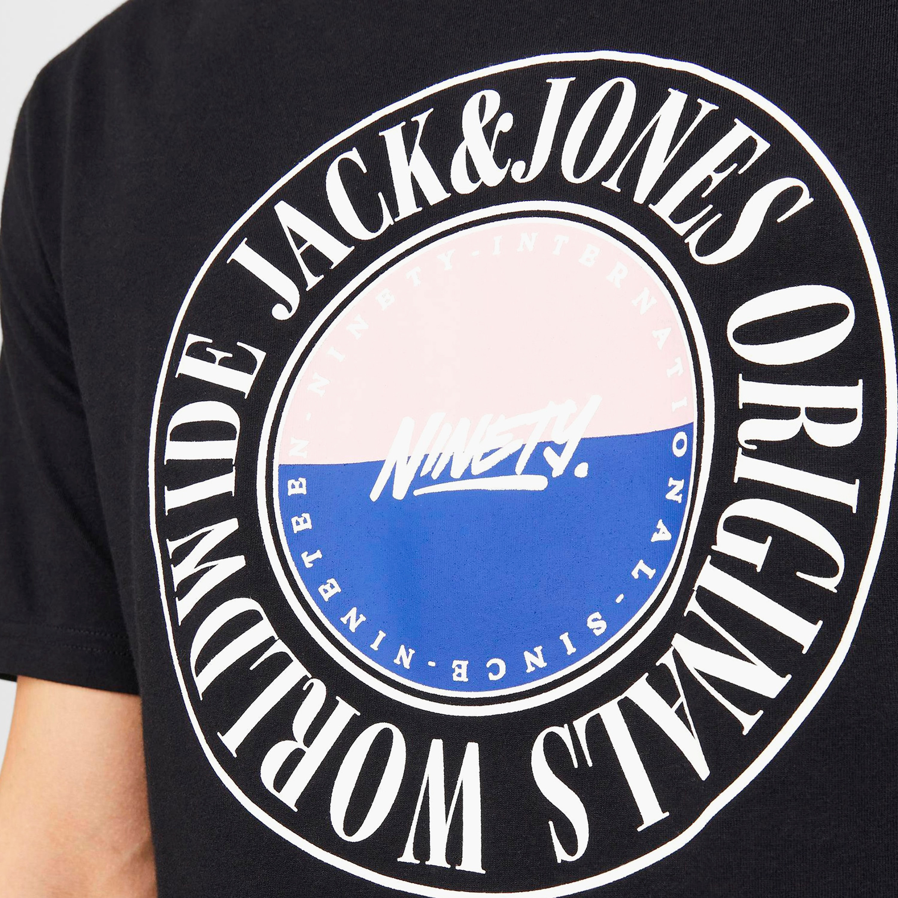 تي شيرت من جاك آند جونز مع شعار بأكمام قصيرة و ياقة مستديرة-men-clothing-tshirtsandpolos-tshirts-image-3