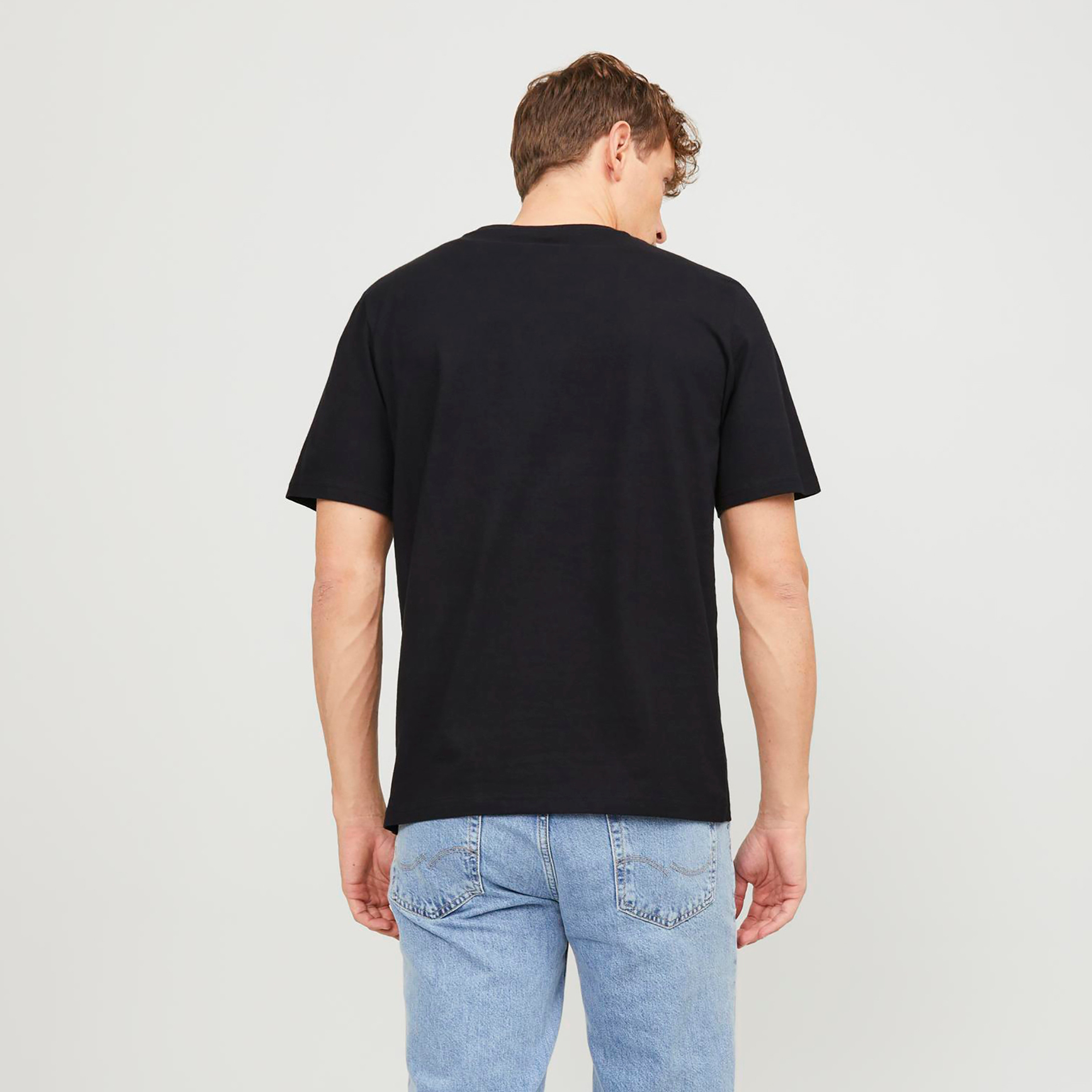 تي شيرت من جاك آند جونز مع شعار بأكمام قصيرة و ياقة مستديرة-men-clothing-tshirtsandpolos-tshirts-image-4
