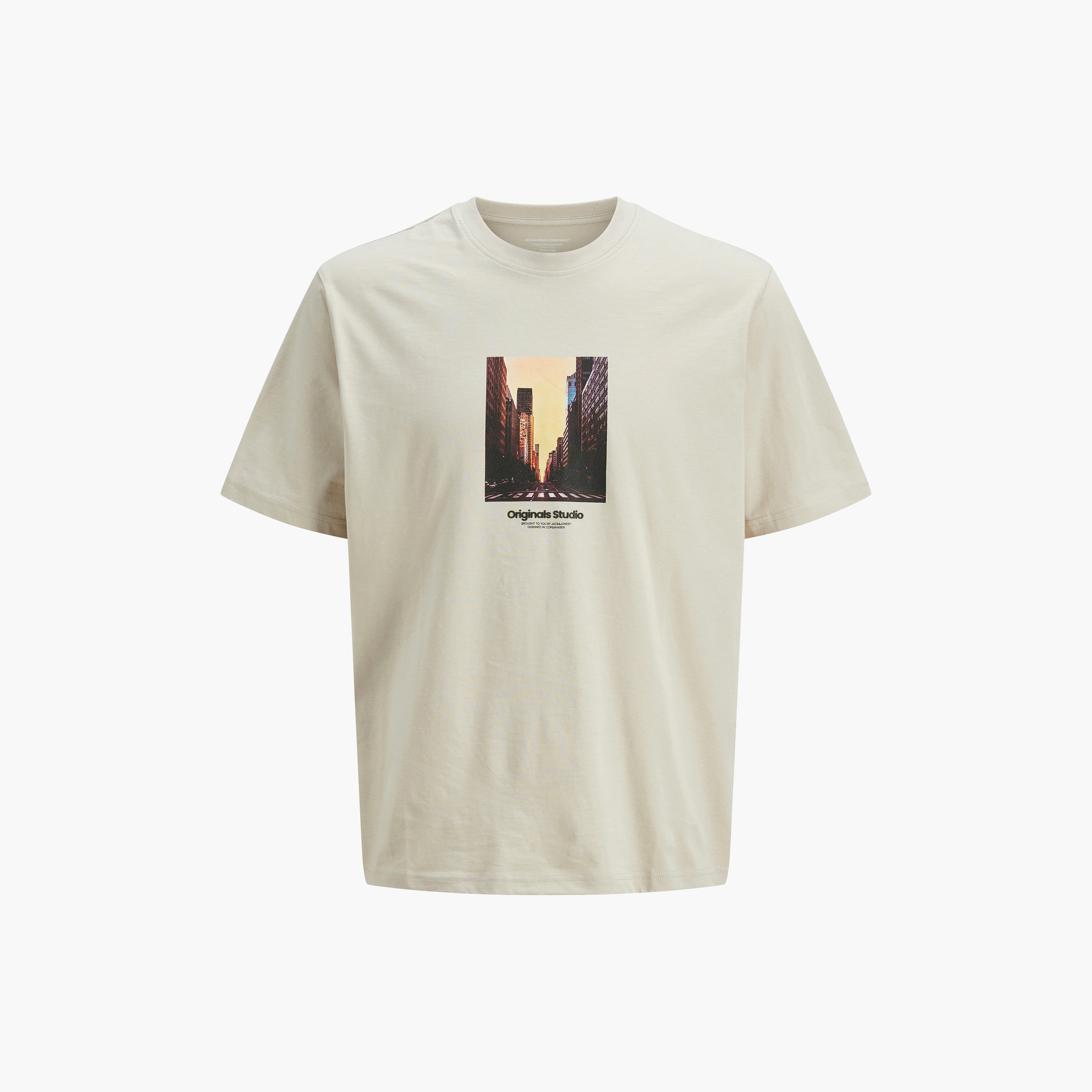 تي شيرت رجالي بأكمام قصيرة ورقبة دائرية ورسومات جرافيكية من جاك اند جونز-men-clothing-tshirtsandpolos-tshirts-image-21