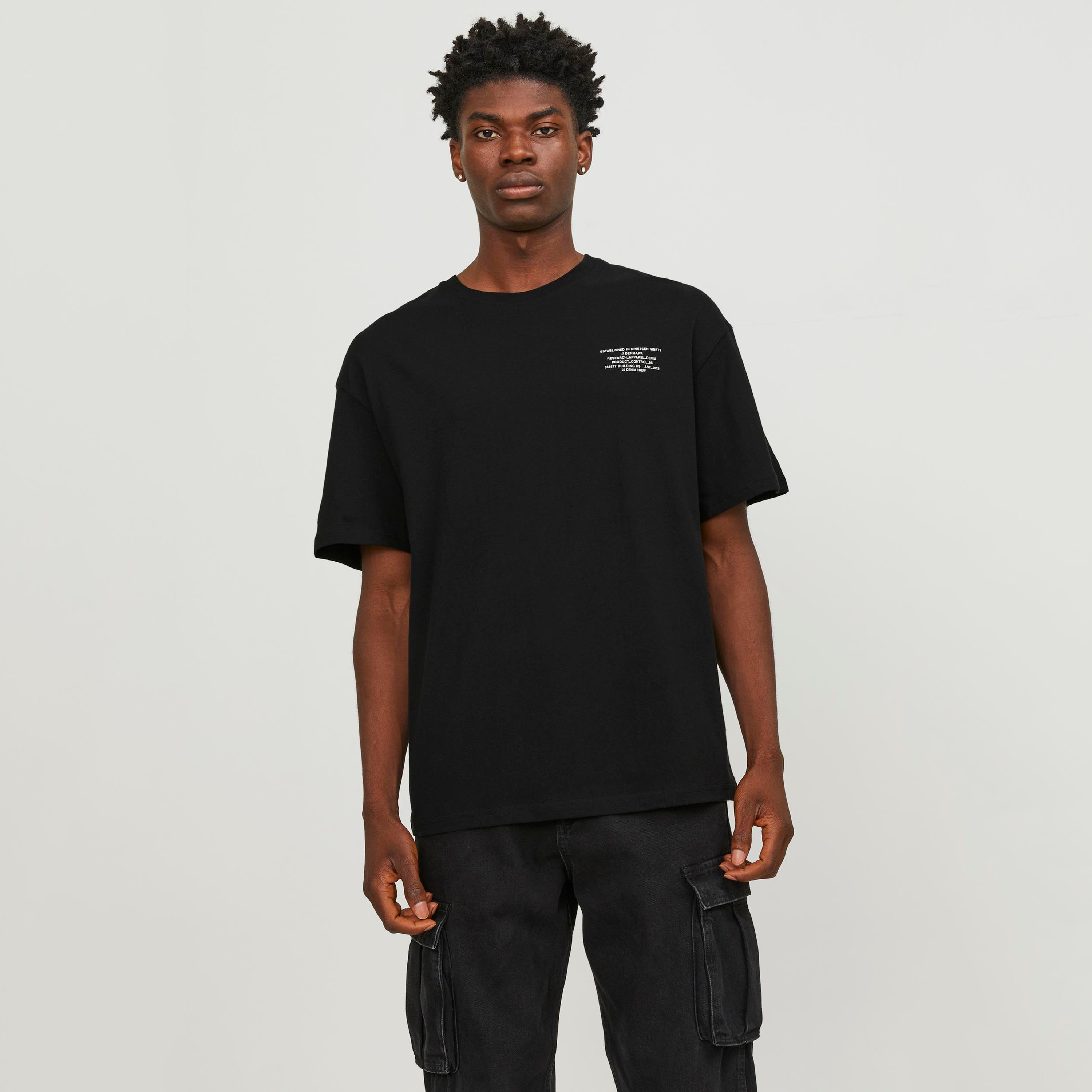 تيشيرت بأكمام قصيرة وياقة دائرية سادة من جاك آند جونز-men-clothing-tshirtsandpolos-tshirts-image-1
