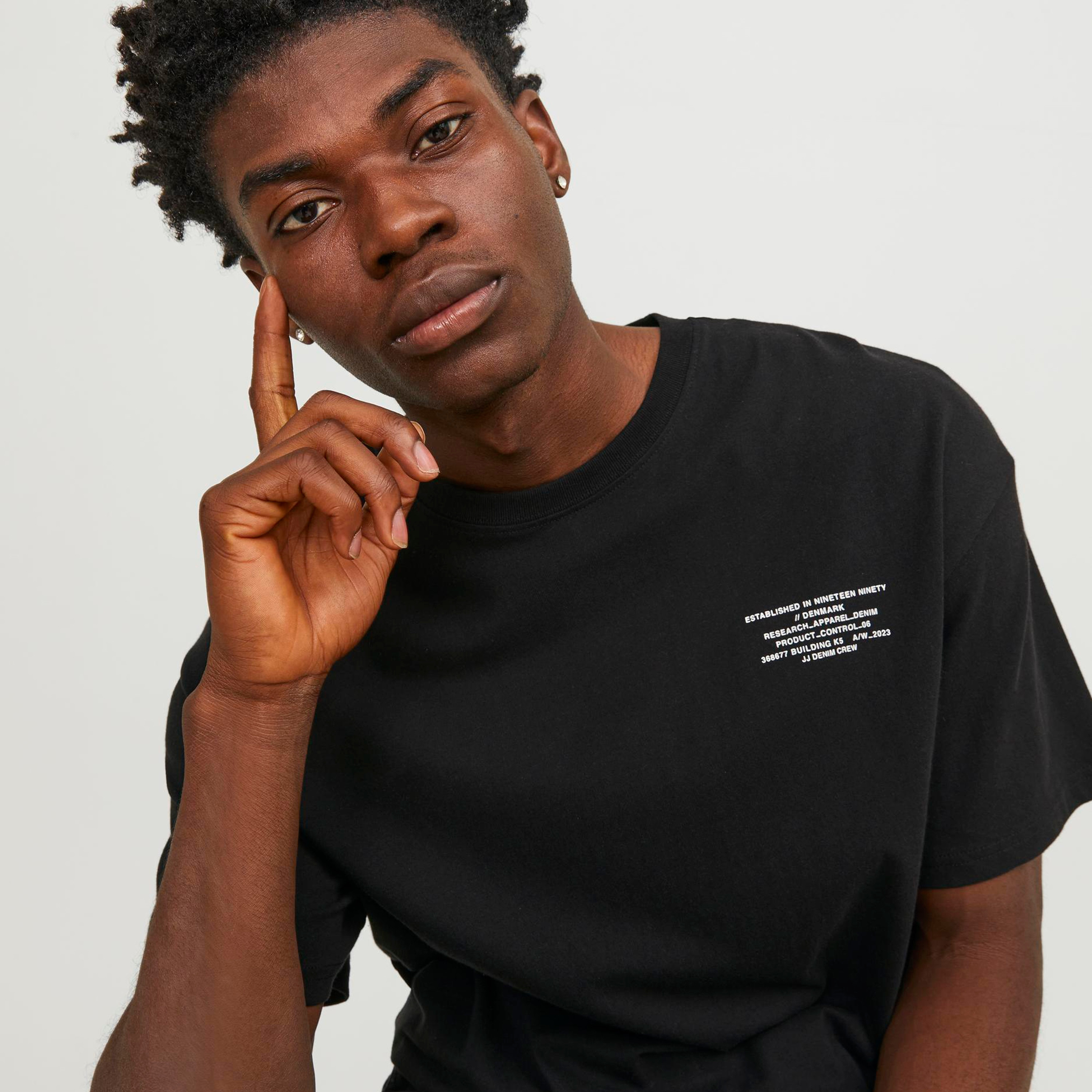 تيشيرت بأكمام قصيرة وياقة دائرية سادة من جاك آند جونز-men-clothing-tshirtsandpolos-tshirts-image-3