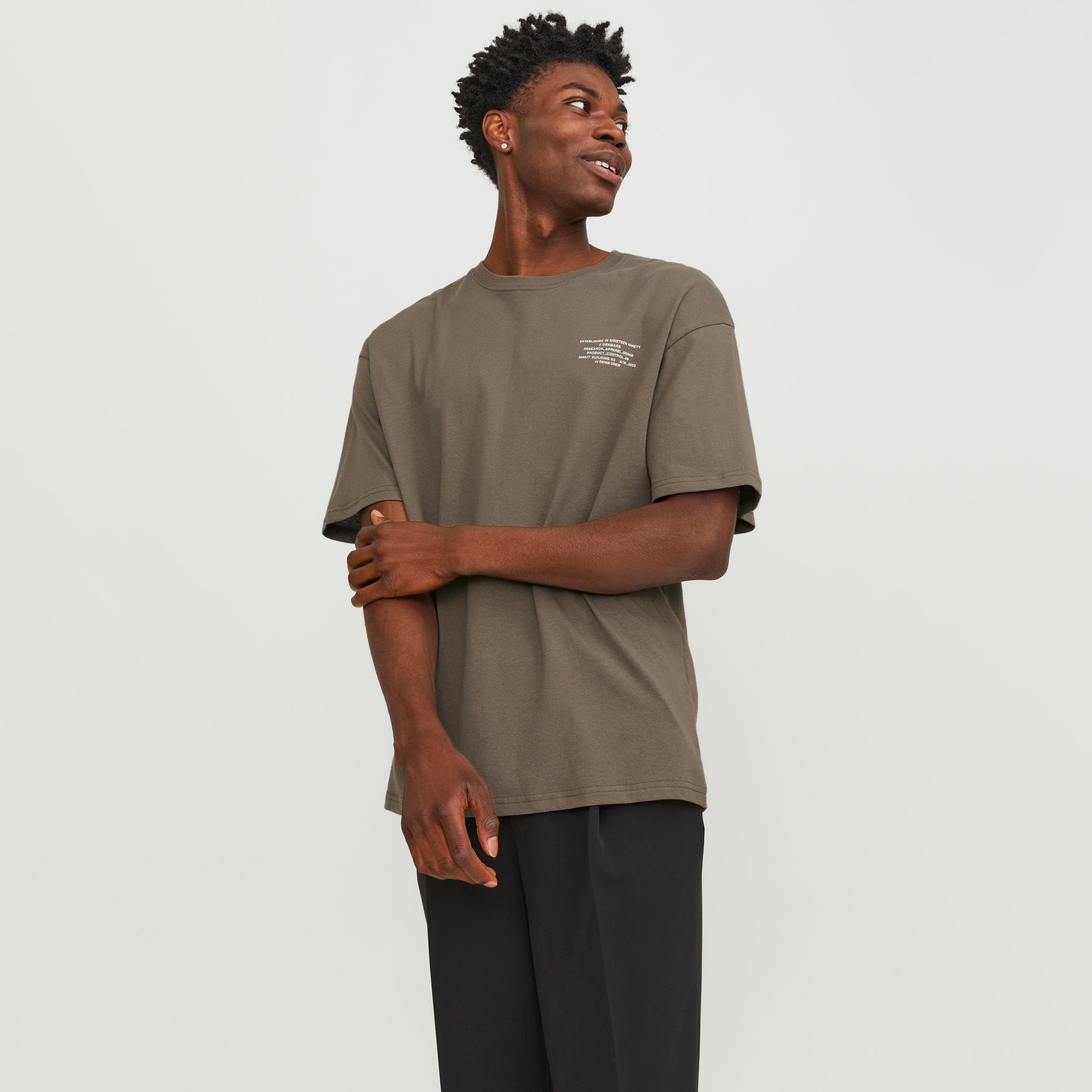 تيشيرت بأكمام قصيرة وياقة دائرية سادة من جاك آند جونز-men-clothing-tshirtsandpolos-tshirts-image-5