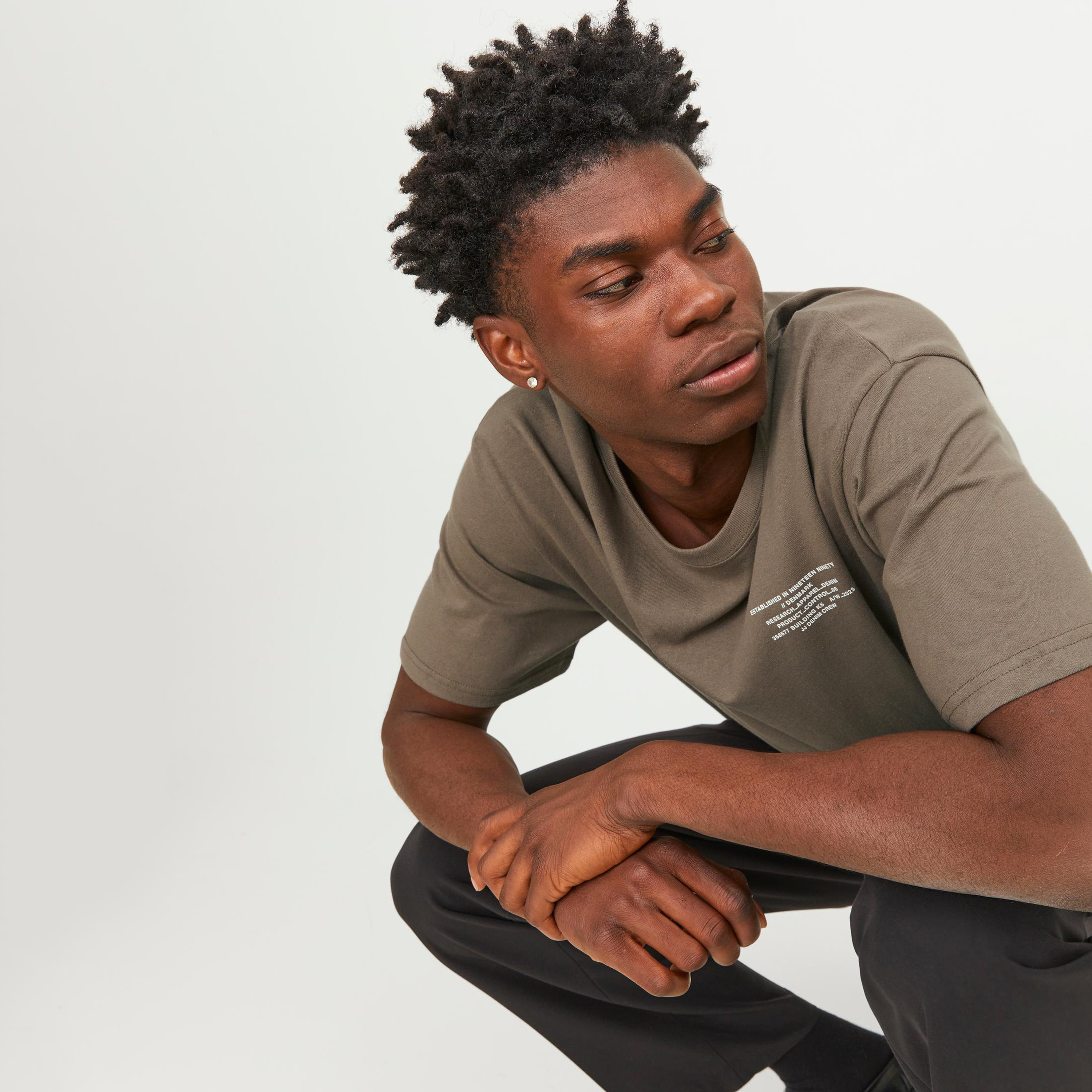 تيشيرت بأكمام قصيرة وياقة دائرية سادة من جاك آند جونز-men-clothing-tshirtsandpolos-tshirts-image-7
