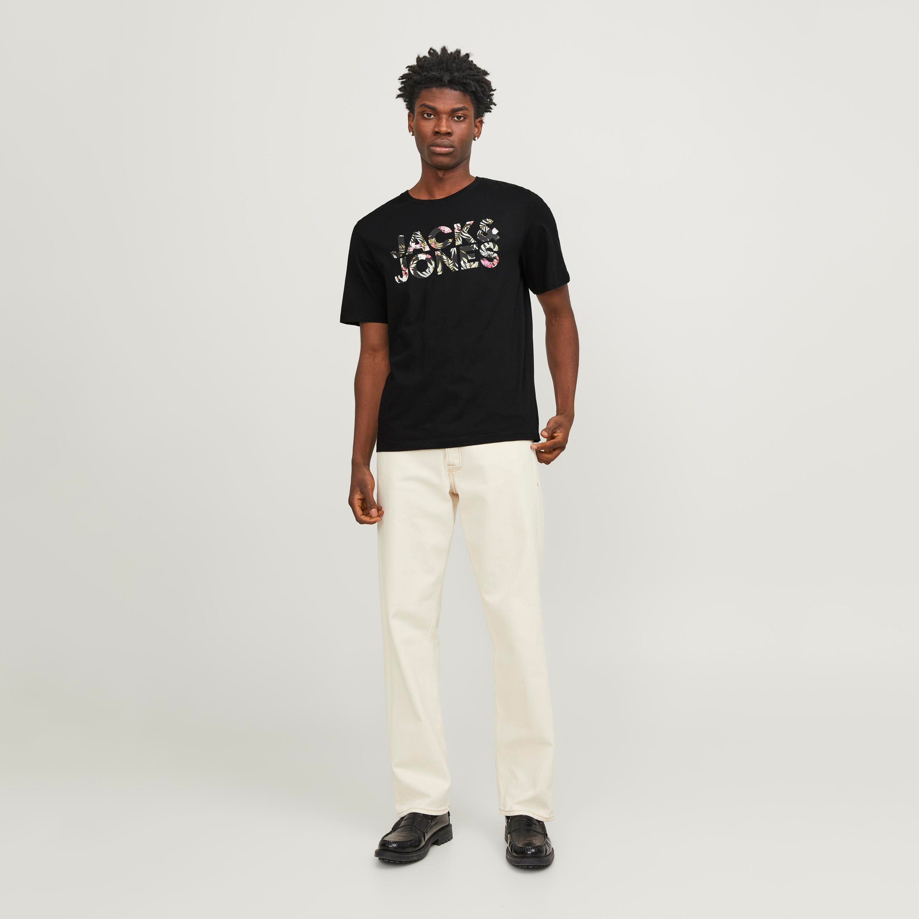 تي شيرت من جاك آند جونز بطبعة شعار بأكمام قصيرة و ياقة مستديرة-men-clothing-tshirtsandpolos-tshirts-image-7