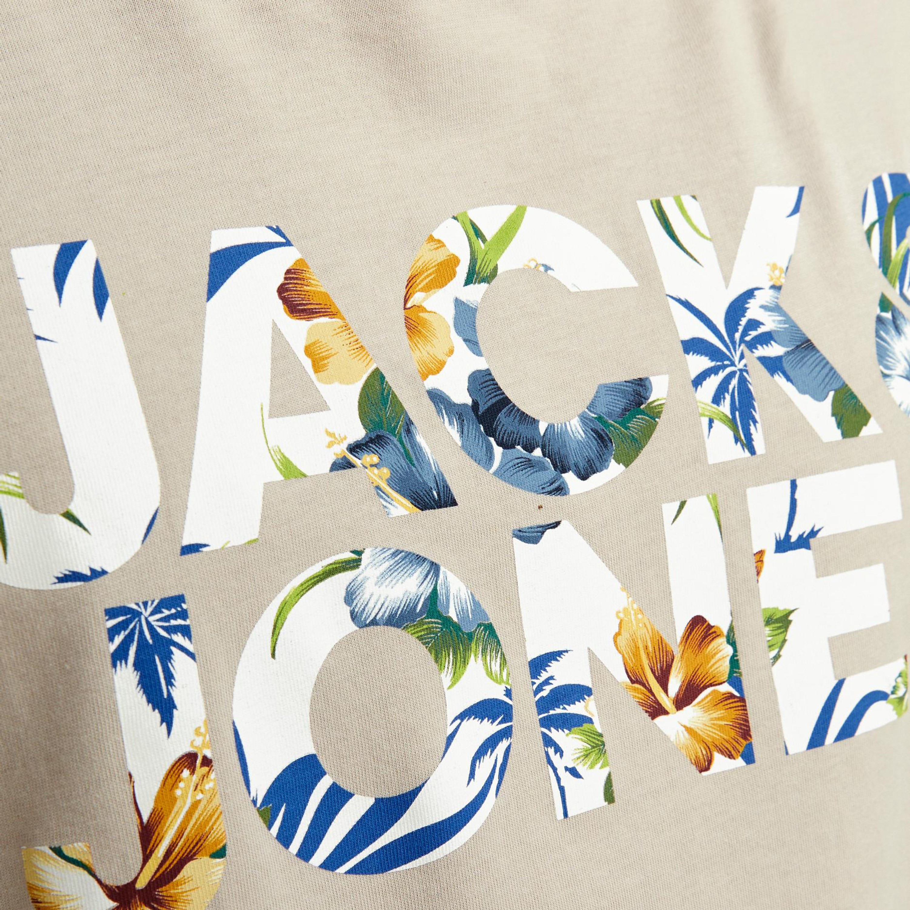 تي شيرت من جاك آند جونز بطبعة شعار بأكمام قصيرة و ياقة مستديرة-men-clothing-tshirtsandpolos-tshirts-image-3