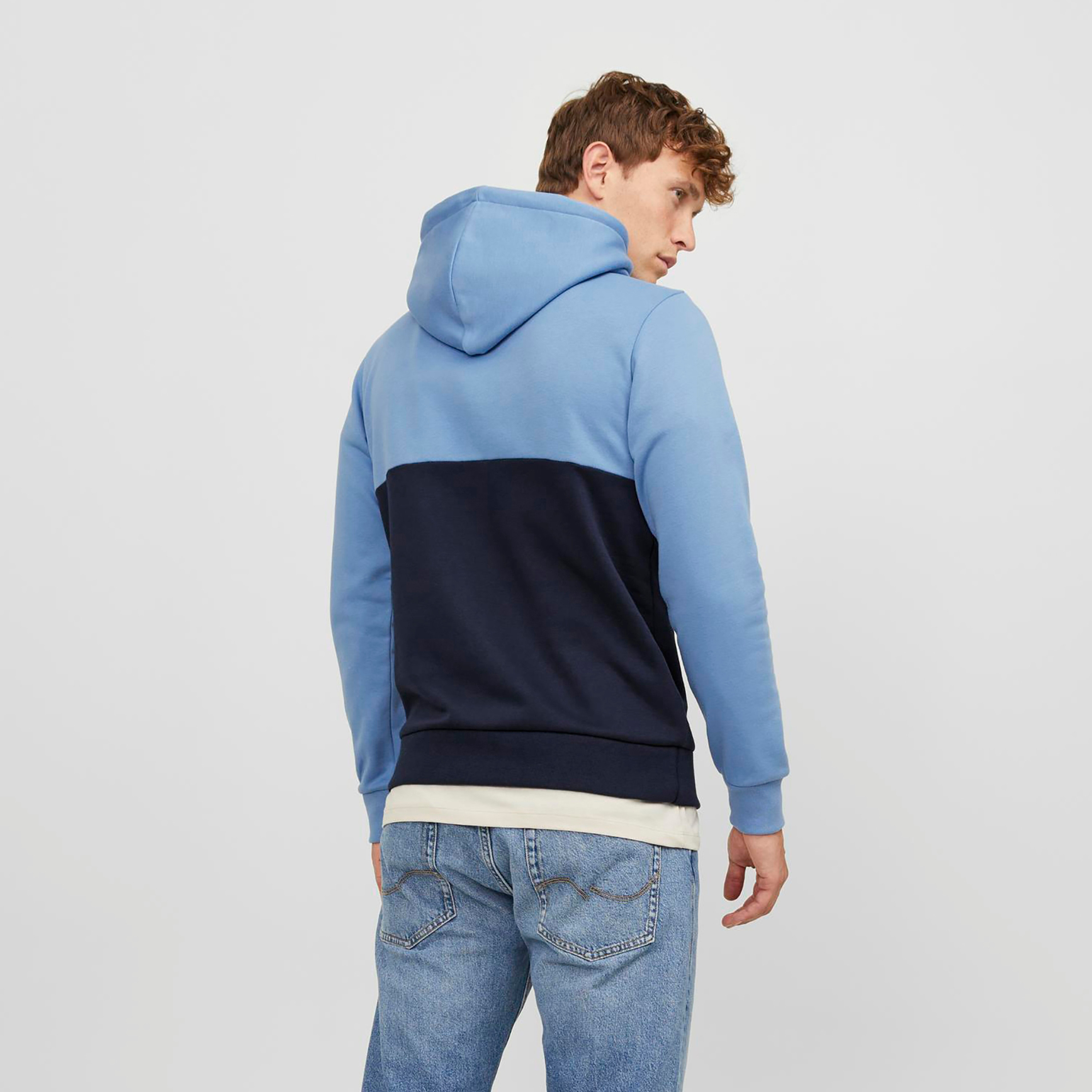 هوديي بأكمام طويلة وكلر بلوك من جاك آند جونز-men-winterwear-hoodiesandsweatshirts-image-4